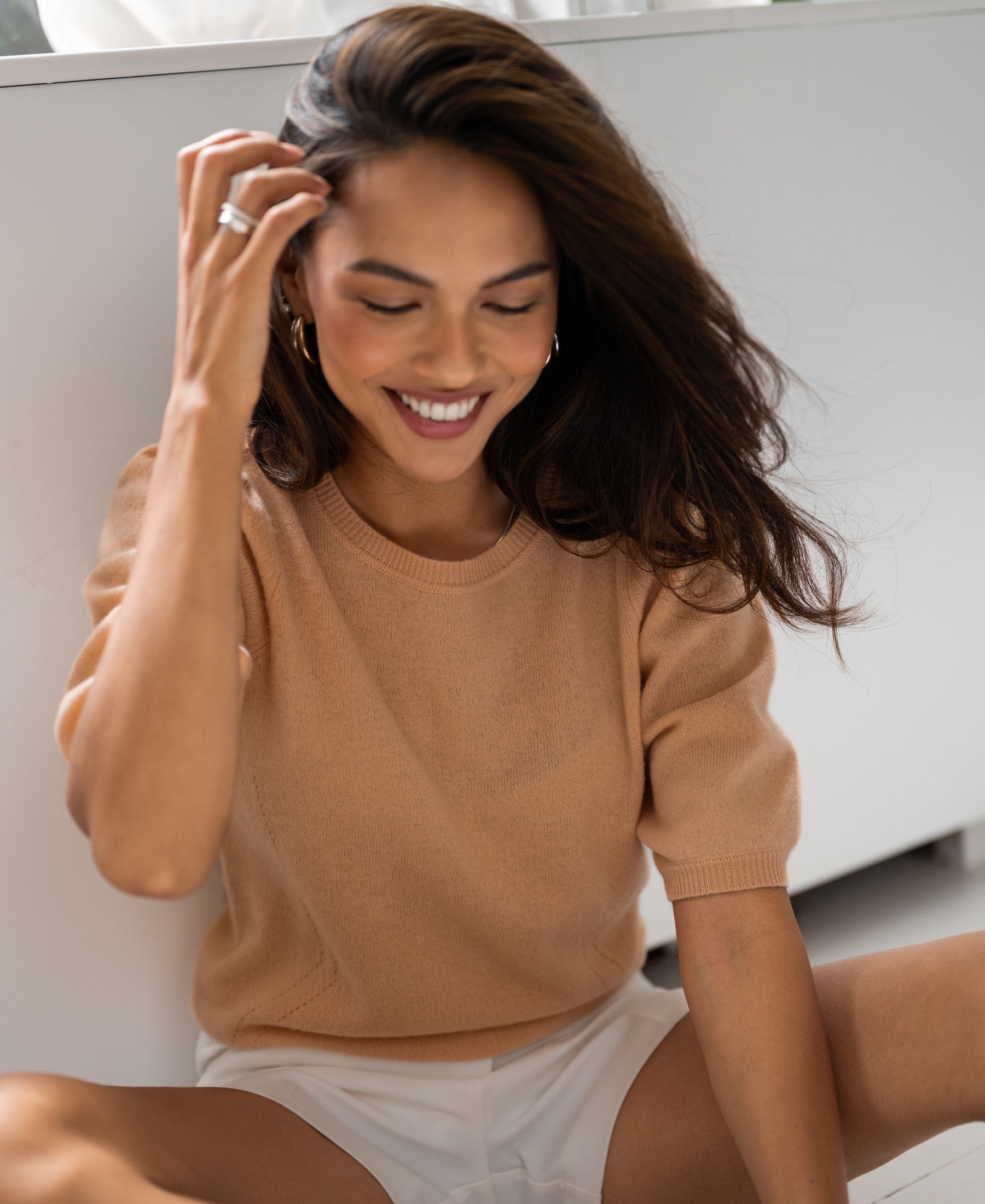 Zalmroze LA BLANCHE korte mouwen merinowol trui met ajourdetails en subtiele pofmouwen