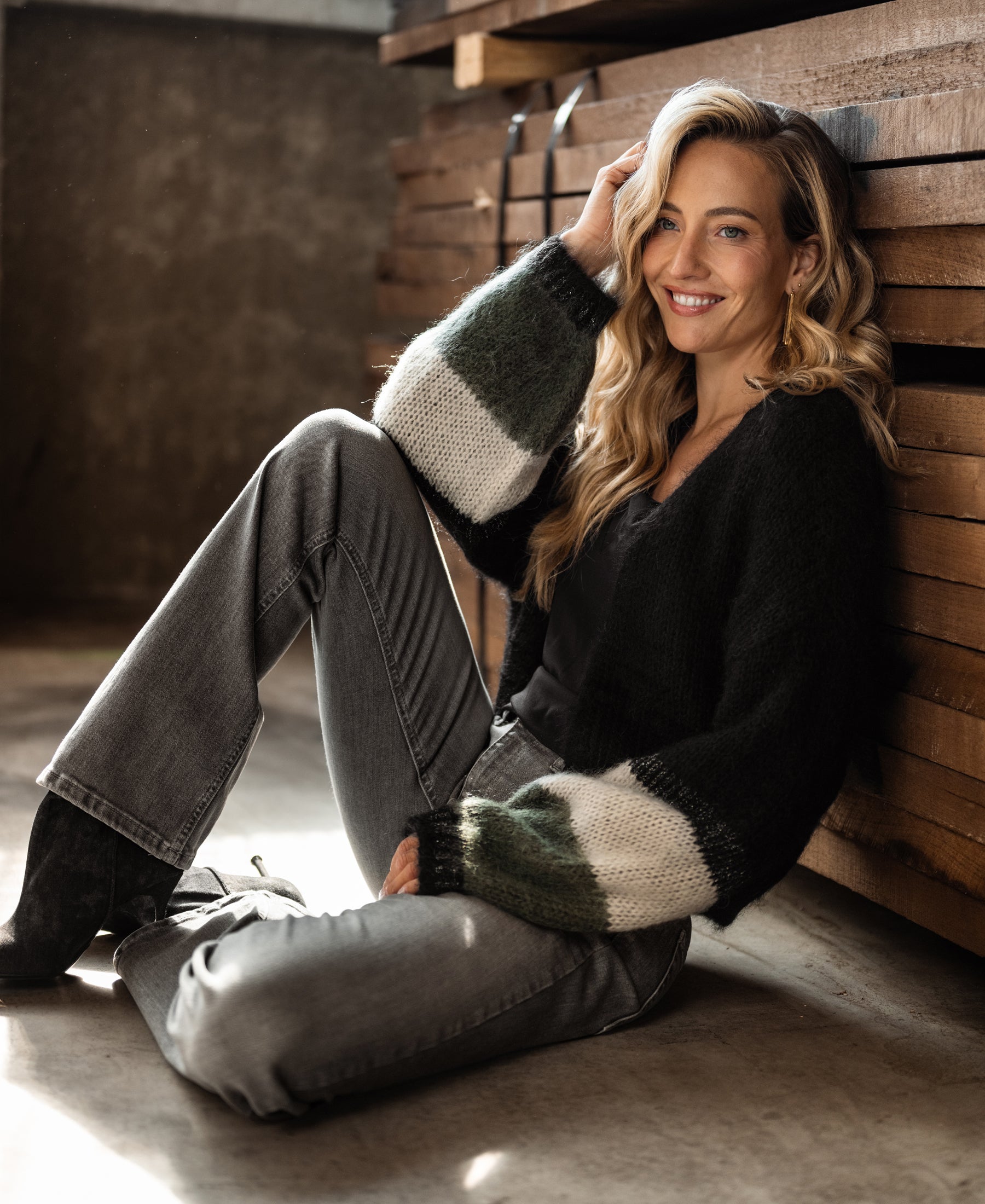 Fluffy vest LA BONBON Zwart met strepen