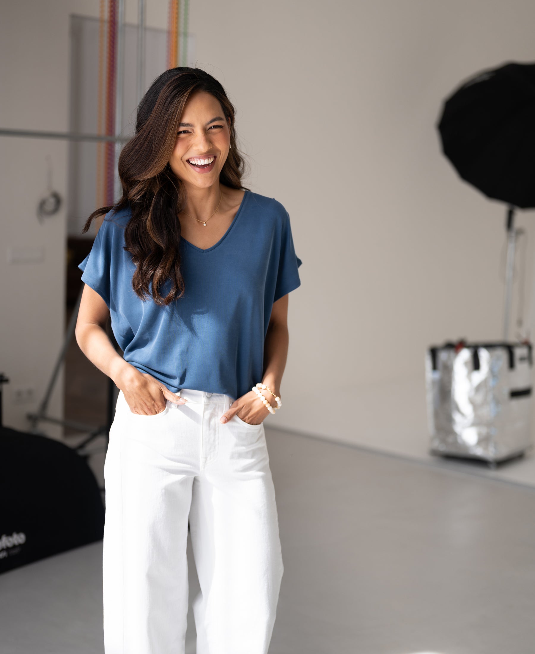 Woman wearing the blue ribbed LA BONNE T-shirt by PLEIN PUBLIQUE, shown from the front in a studio setting.