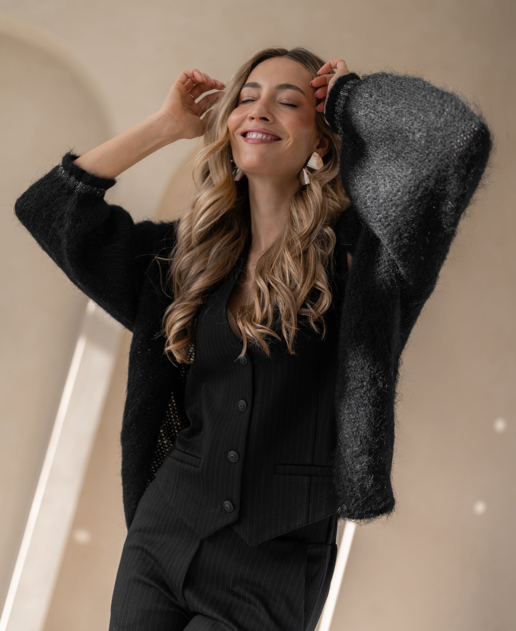 Flauschige Strickjacke LA CHERIE Schwarz