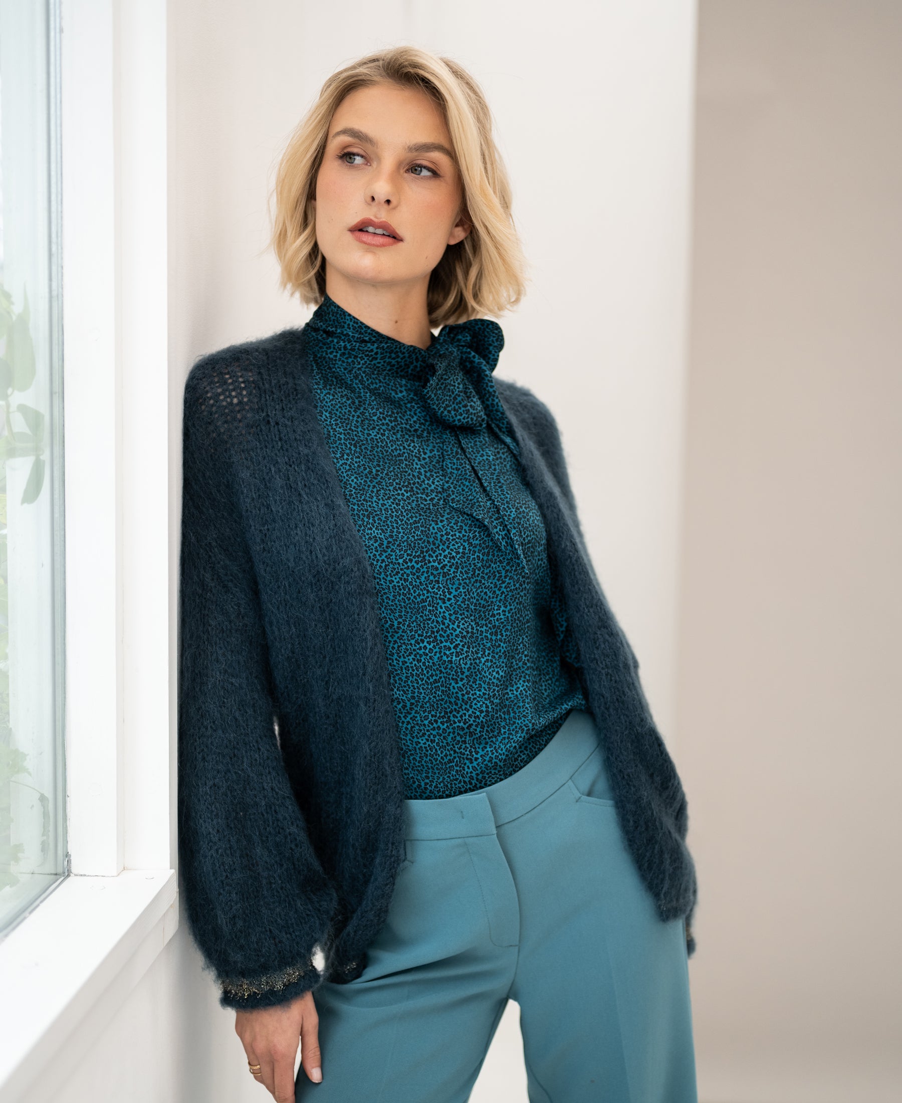 Flauschige Strickjacke LA CHERIE Dark Mist Green