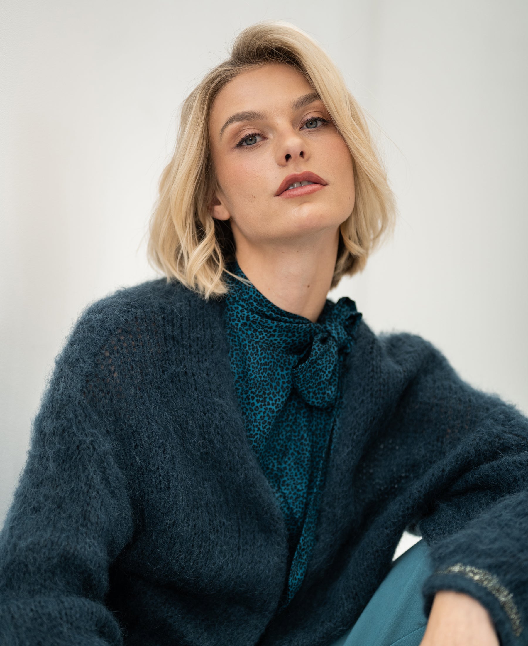 Flauschige Strickjacke LA CHERIE Dark Mist Green