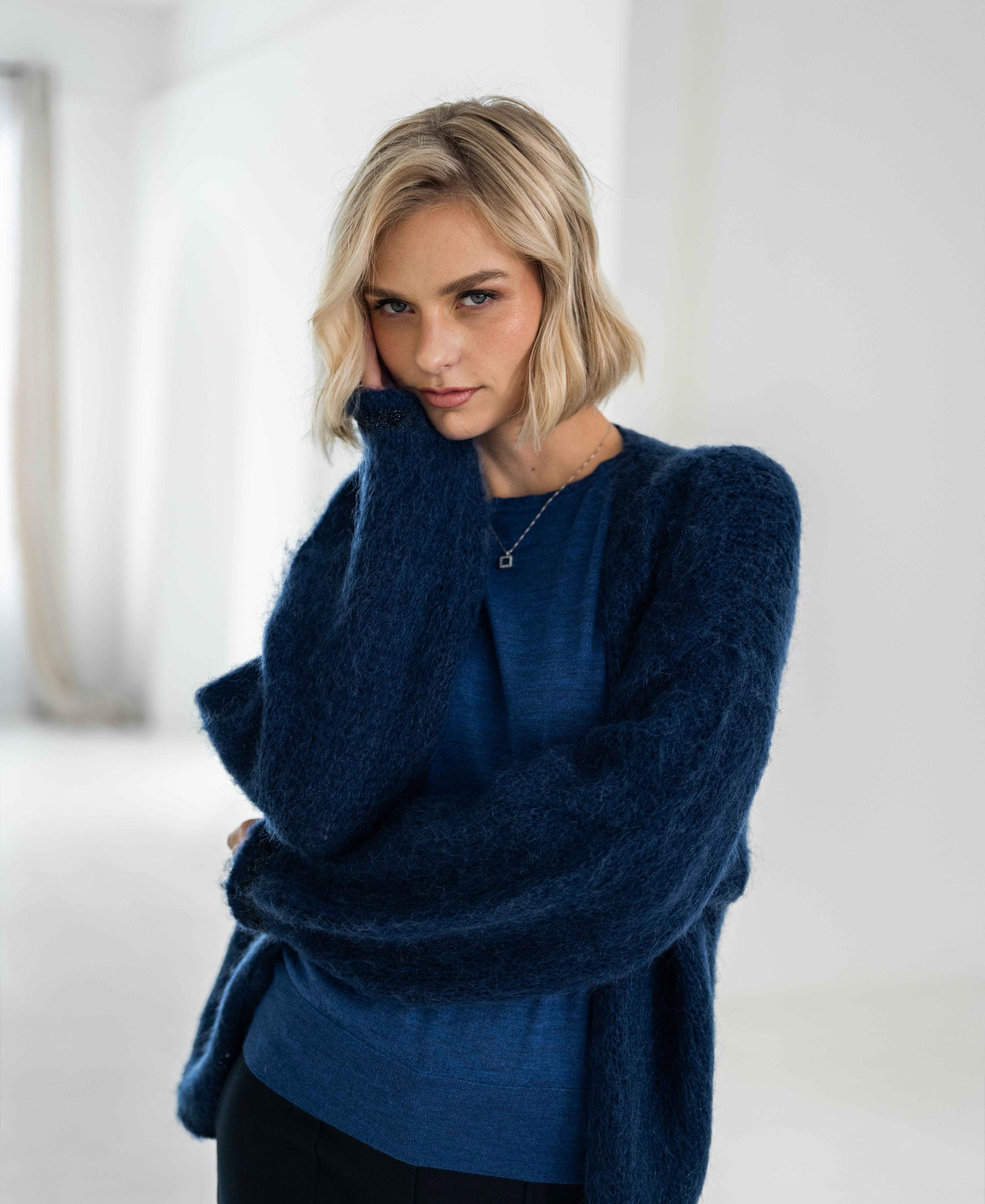 Flauschige Strickjacke LA CHERIE Navy