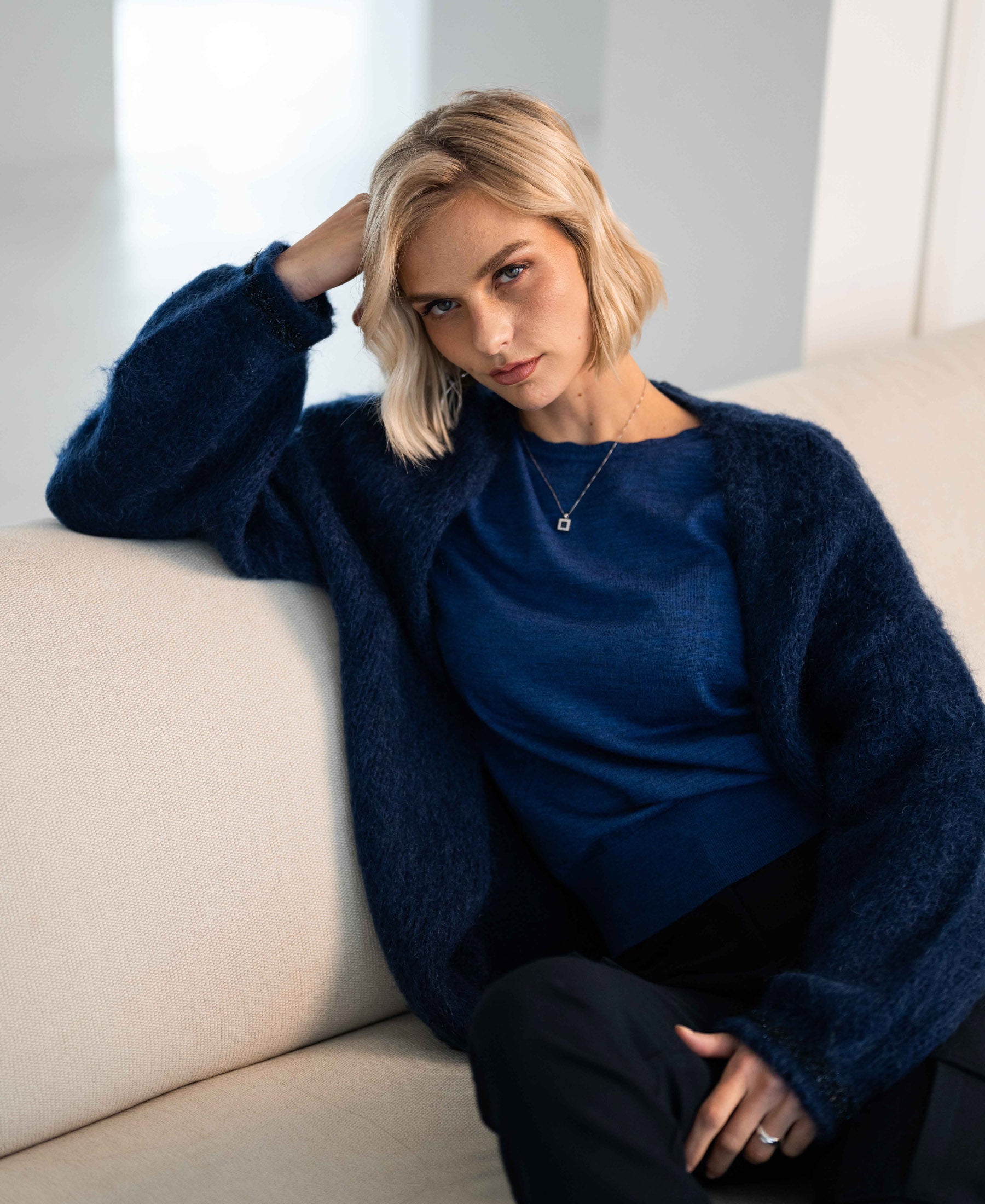 Flauschige Strickjacke LA CHERIE Navy