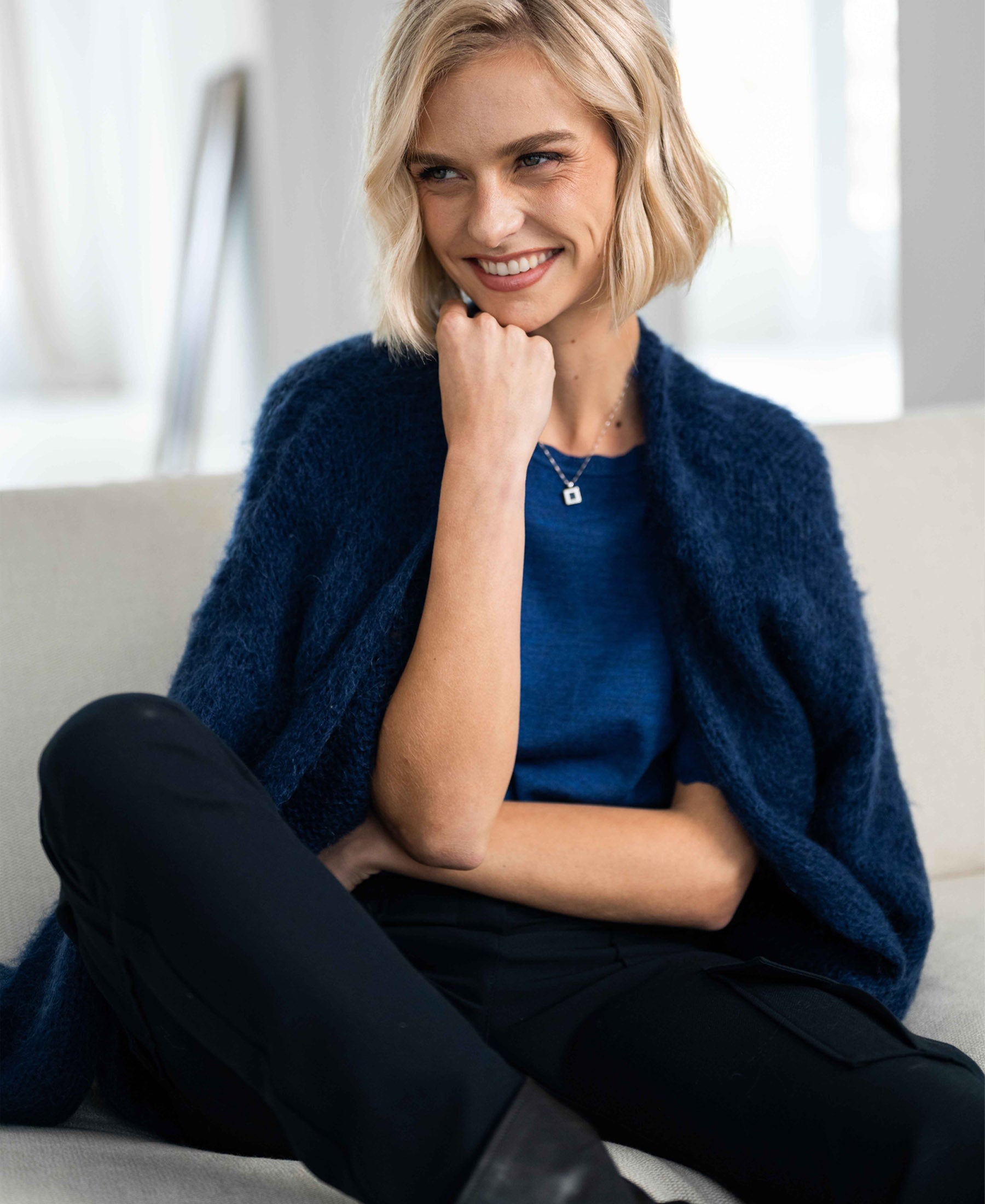 Flauschige Strickjacke LA CHERIE Navy