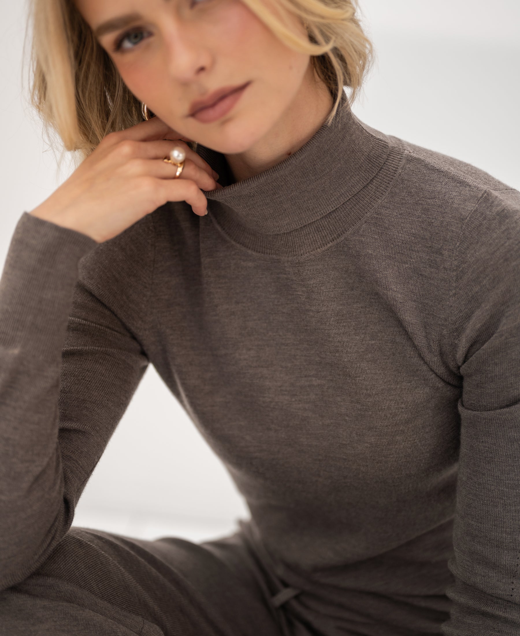 Rollkragenpullover aus Merinowolle LA FORTE Sand-Taupe