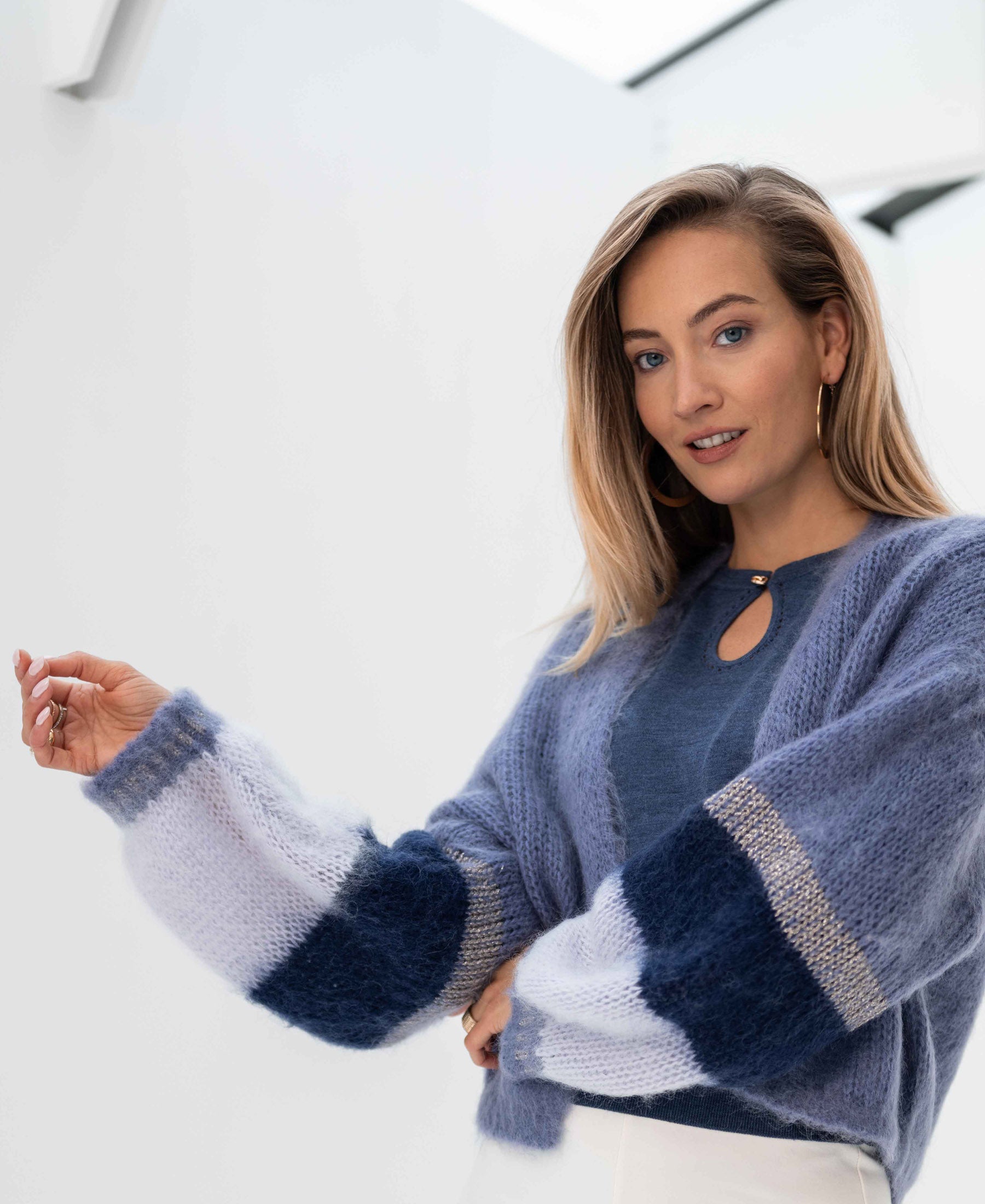 Flauschige Strickjacke LA BONBON Denim-lavendel