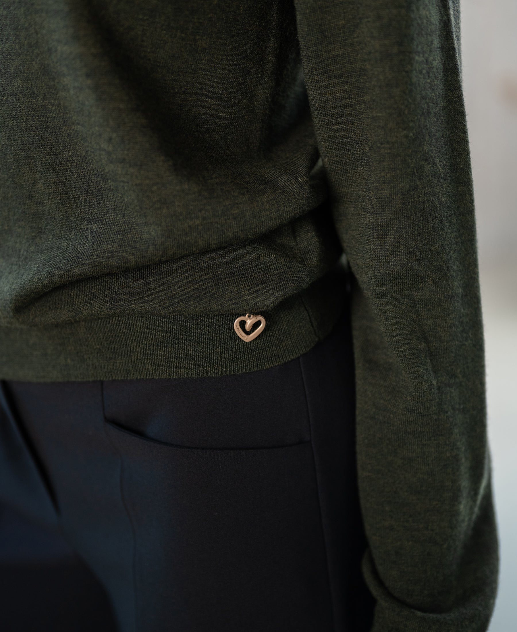 Merinopullover LA GIGI in Bottlegreen