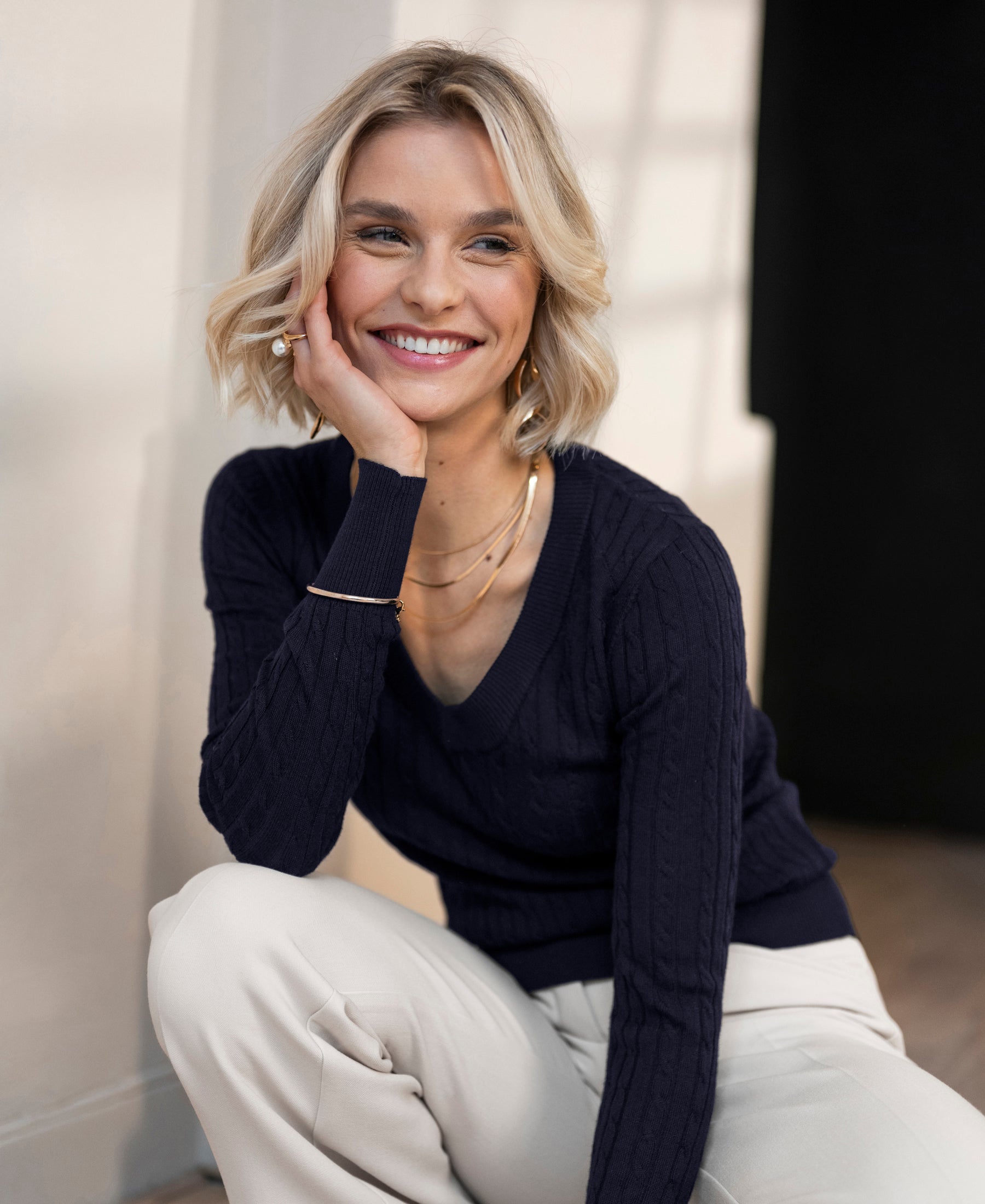 V-hals kabeltrui LA JULYA Donkerblauw