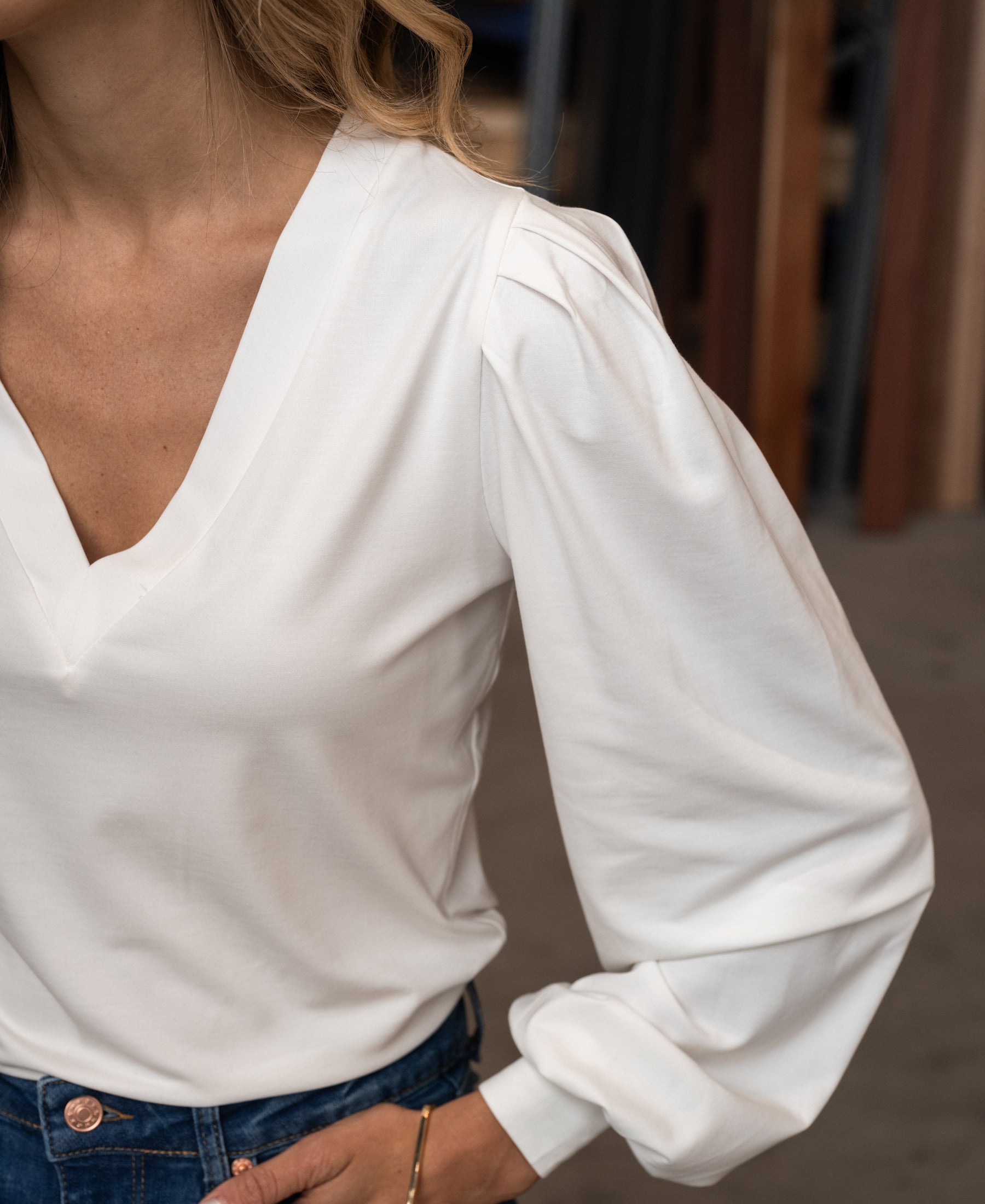 Oberteil mit V-Ausschnitt LA LIANA Elfenbeinweiß