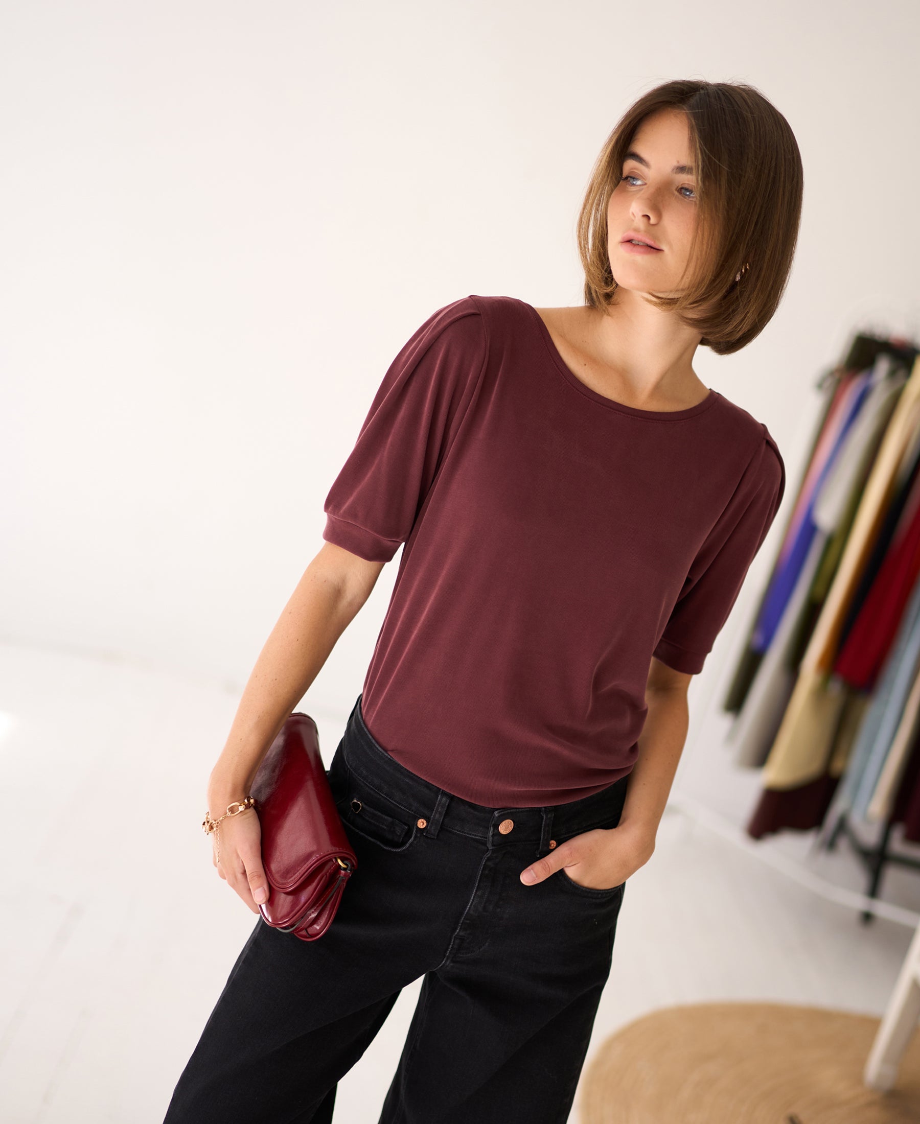 Burgundy ribbed T-shirt in organic cotton, front view.