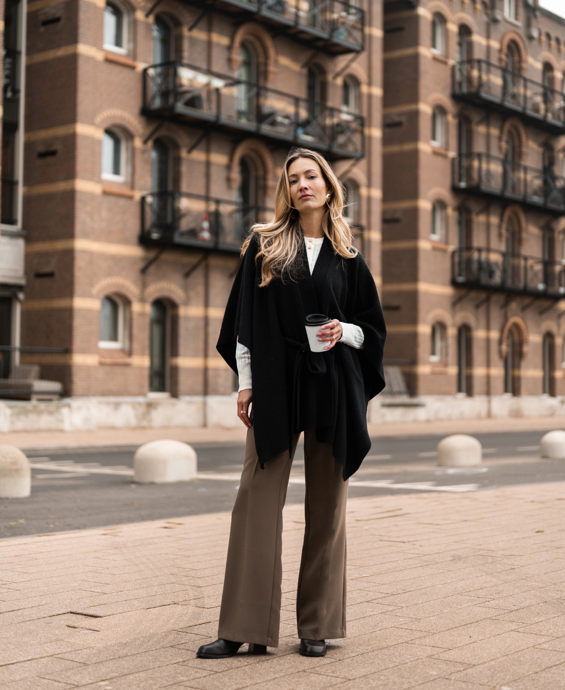 Merino wool LA PONCHO Black