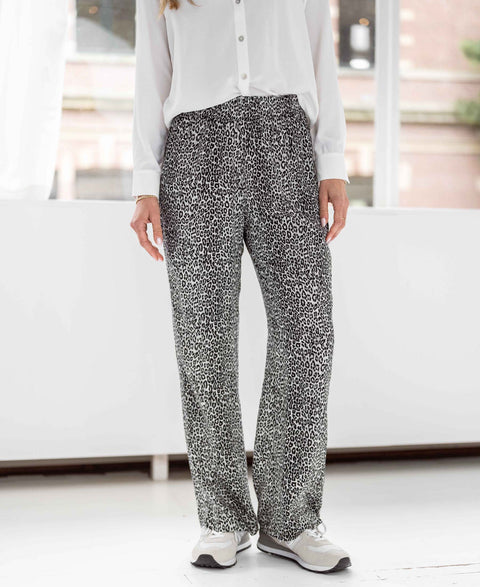 Pull-on broek LA MONET Panterprint zilvergrijs