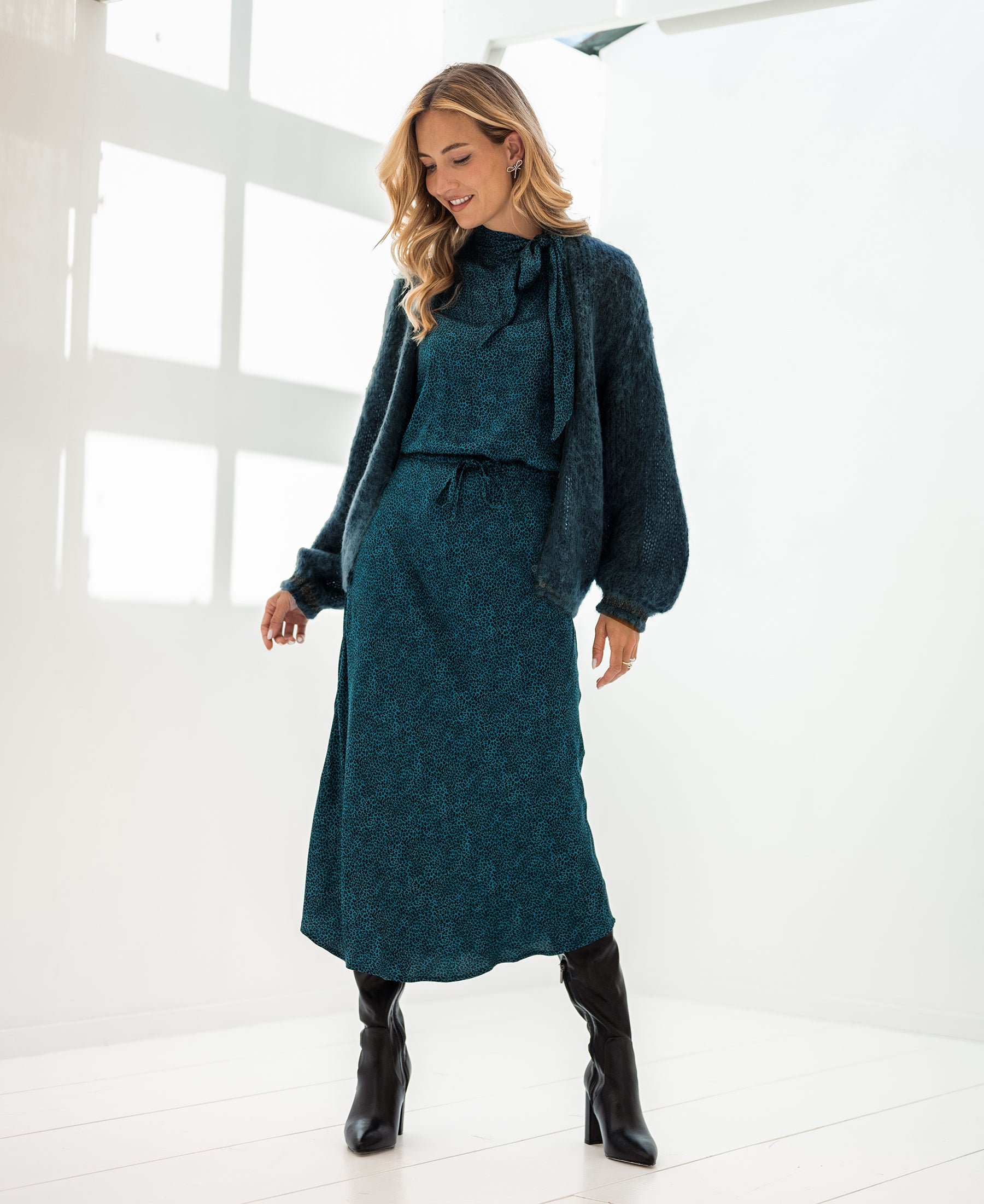 Flauschige Strickjacke LA CHERIE Dark Mist Green