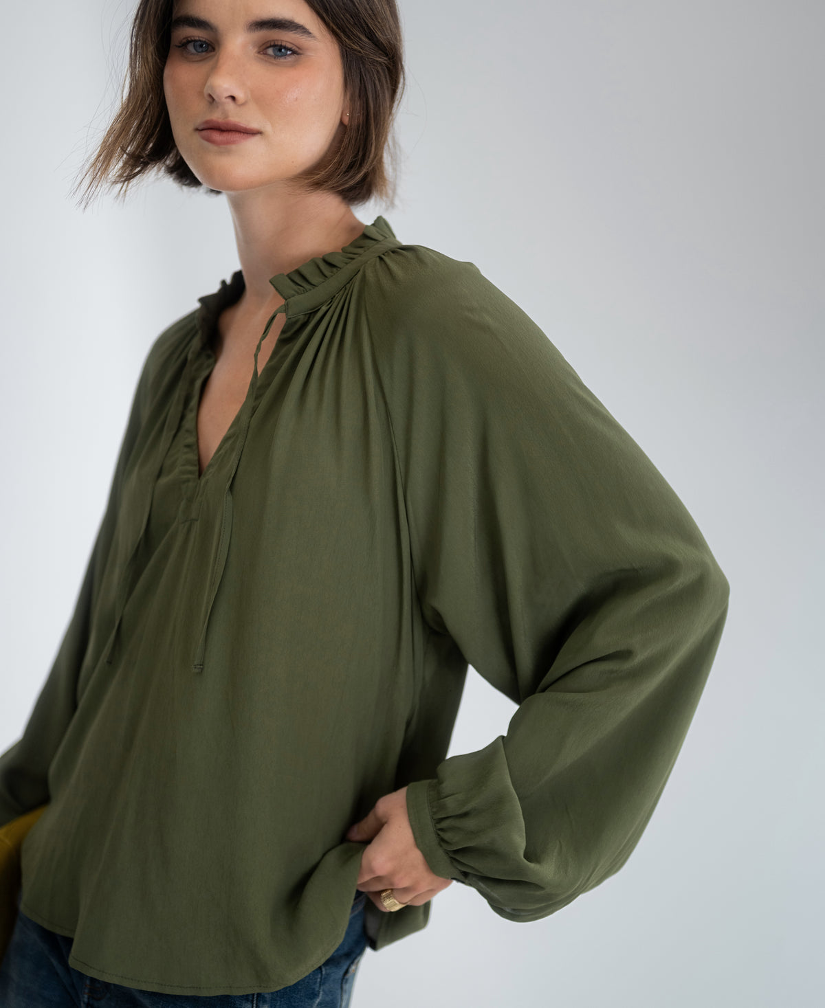 Bluse mit Bindebändern von LA SOLENE, dunkelolivgrün