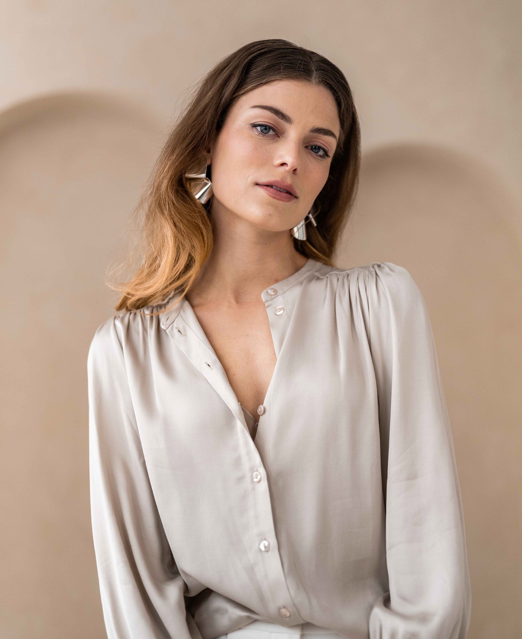 Satinbluse LA RAVA Kitt