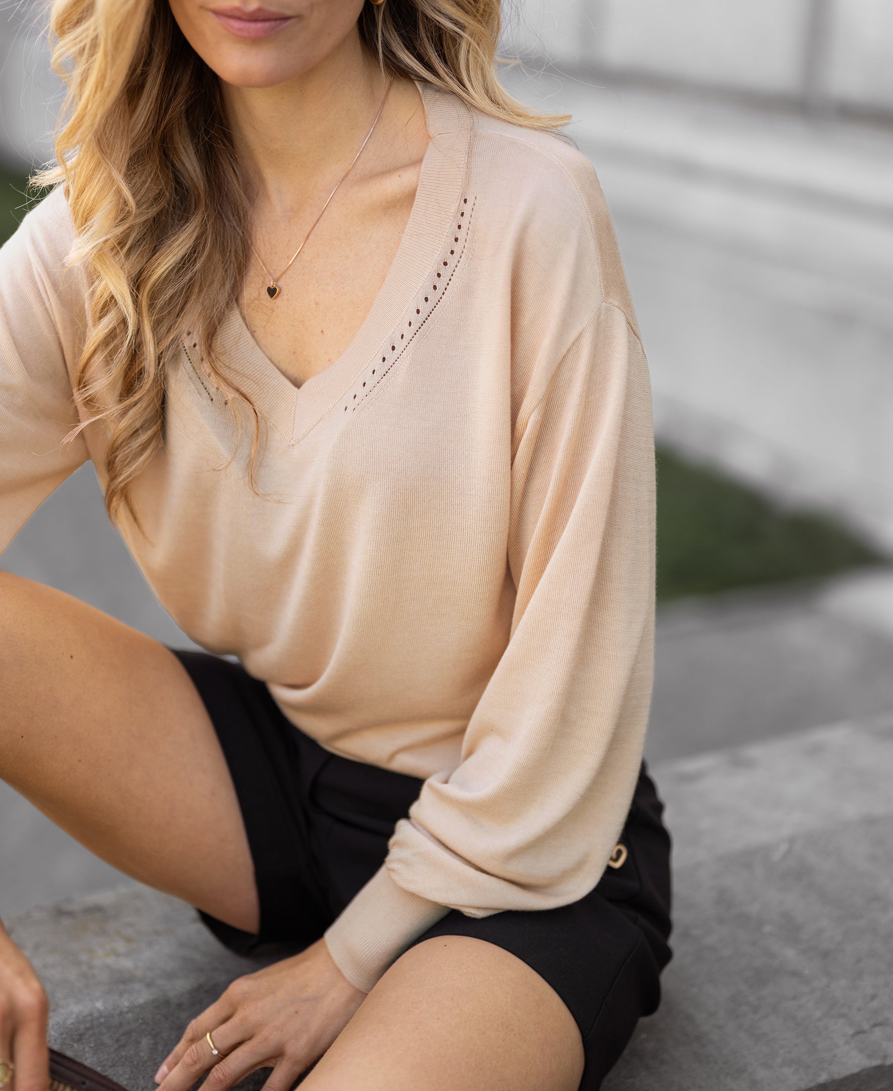 Sommerpullover LE VENDREDI hellsandfarben  - aus Seide