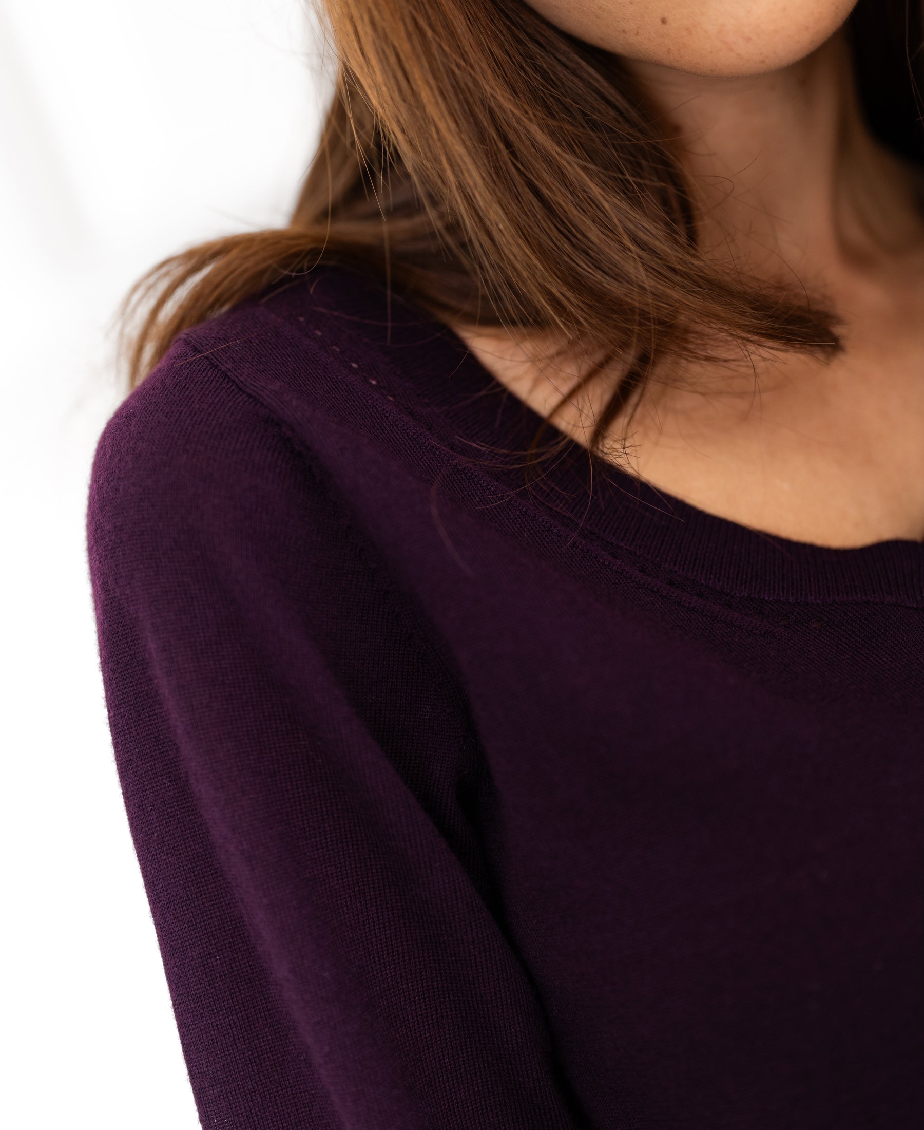 Merino Pullover mit V-Ausschnitt LA VILLE Aubergine
