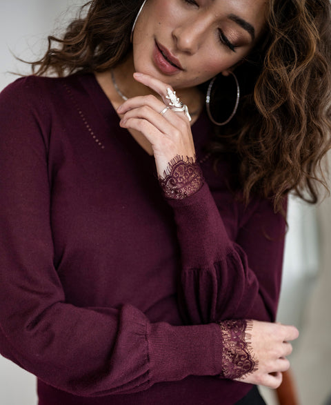 Merino V-hals trui LA VERE bordeaux met kant