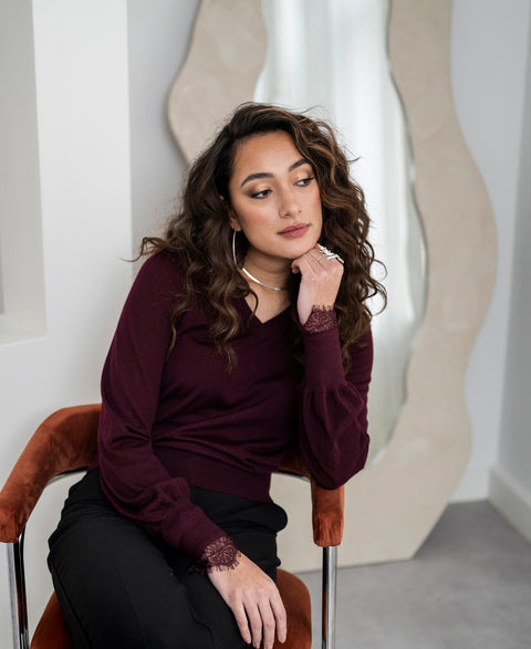 Merino V-hals trui LA VERE bordeaux met kant