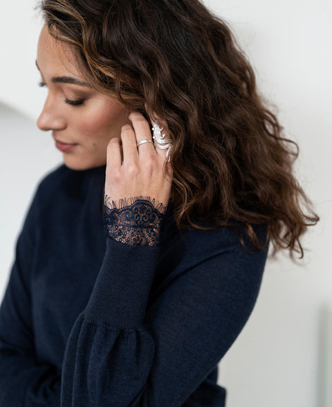 Merino V-hals trui LA VERE Donkerblauw met kant