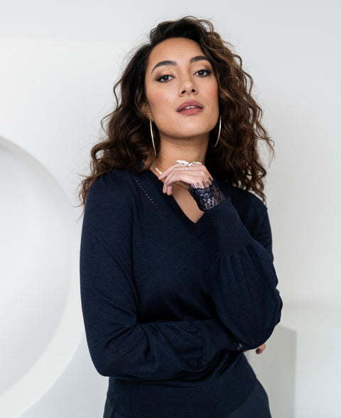 Merino V-hals trui LA VERE Donkerblauw met kant