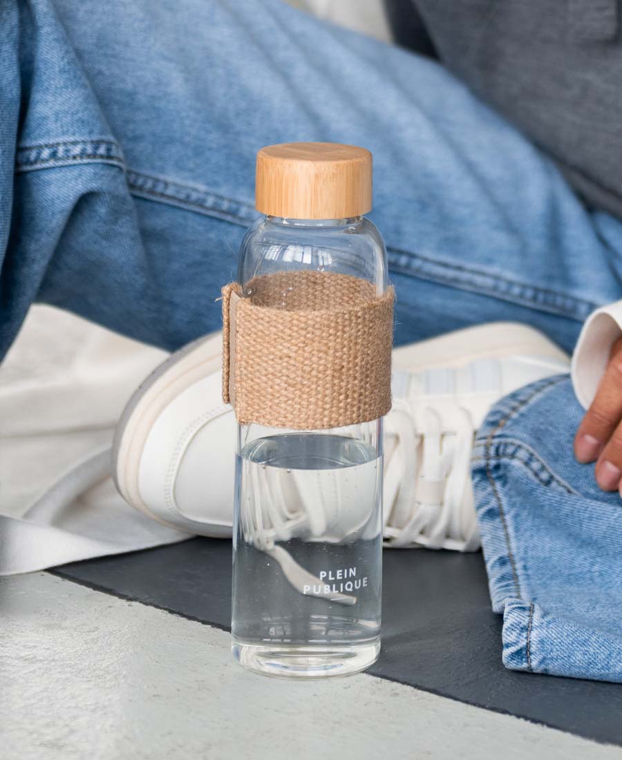 Glaswasserflasche mit Bambuskappe