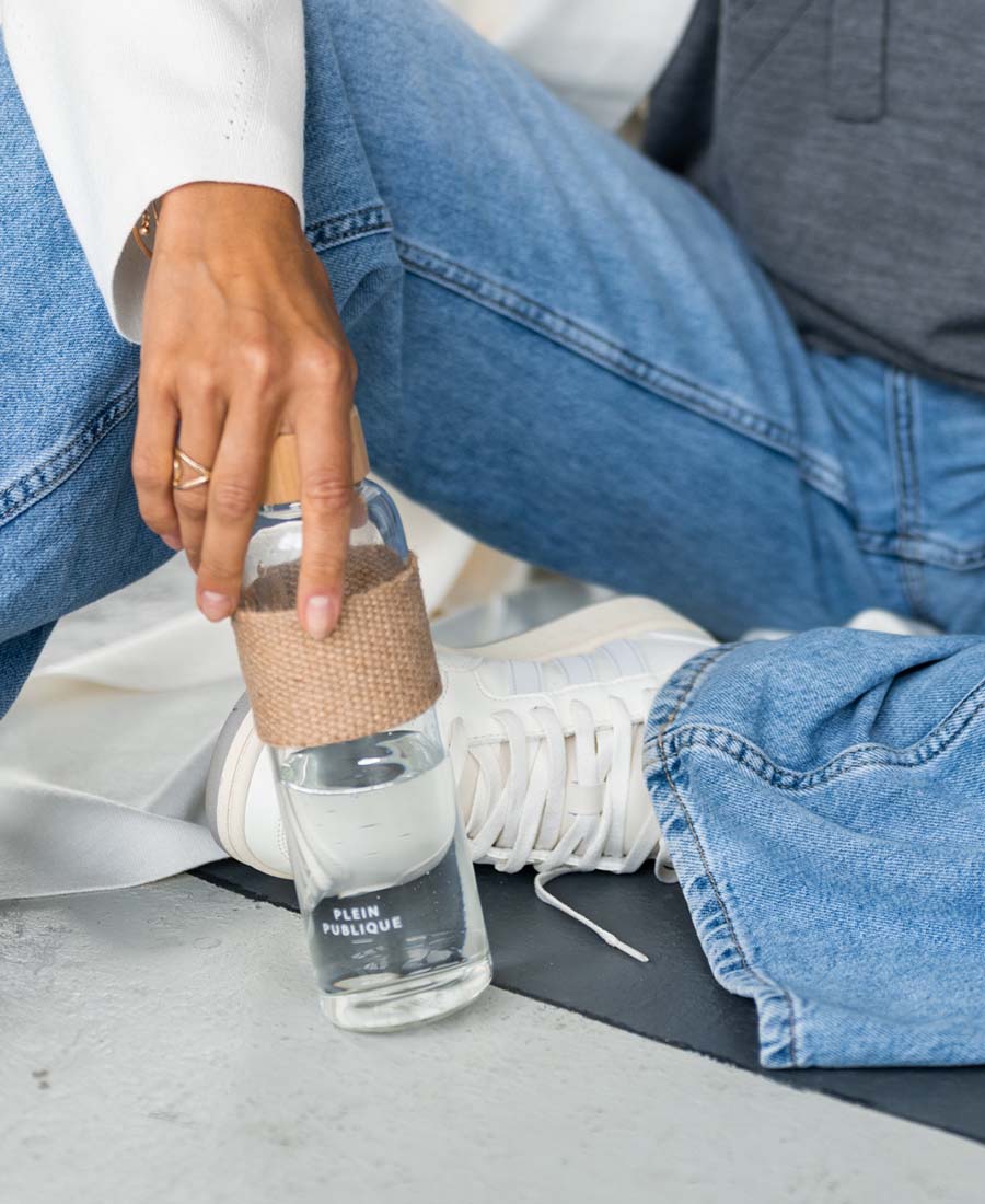 Glaswasserflasche mit Bambuskappe