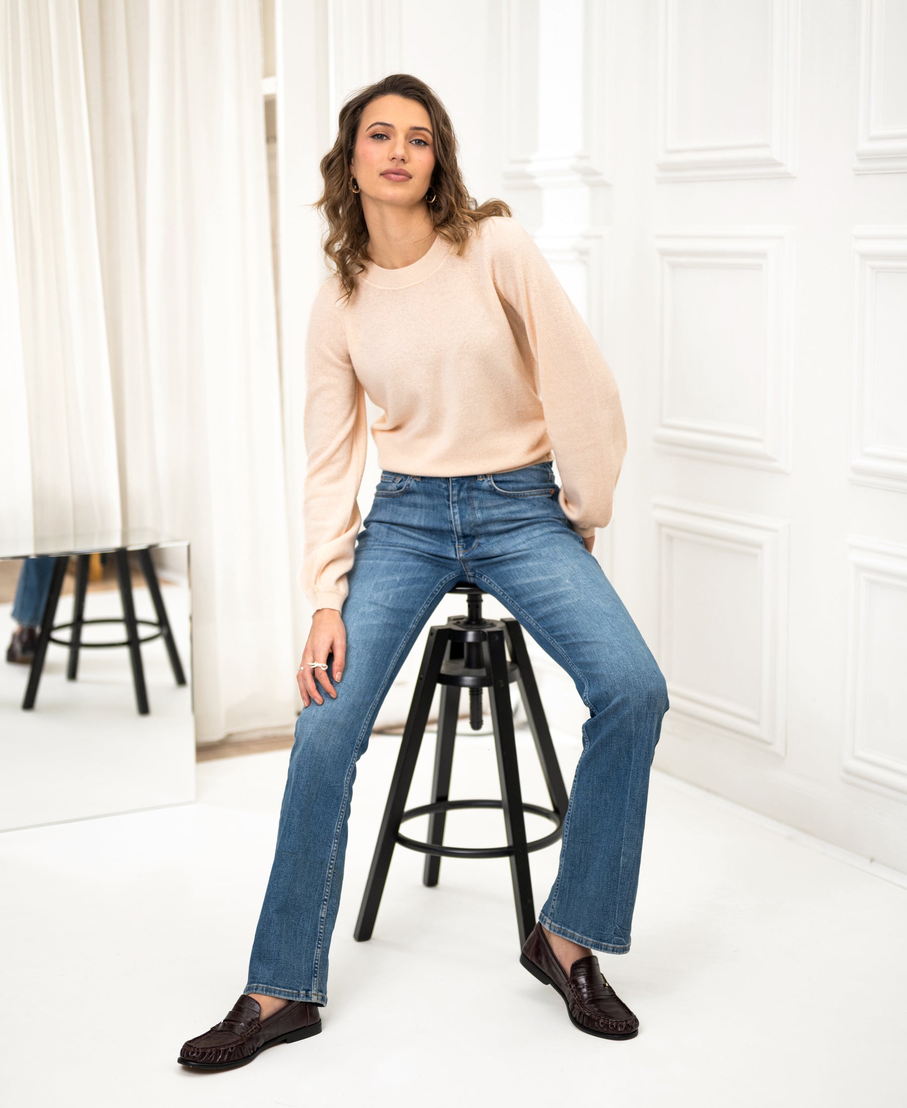 The Merino sweater LA BAYONNE Butter by PLEIN PUBLIQUE shown worn in a bright room.