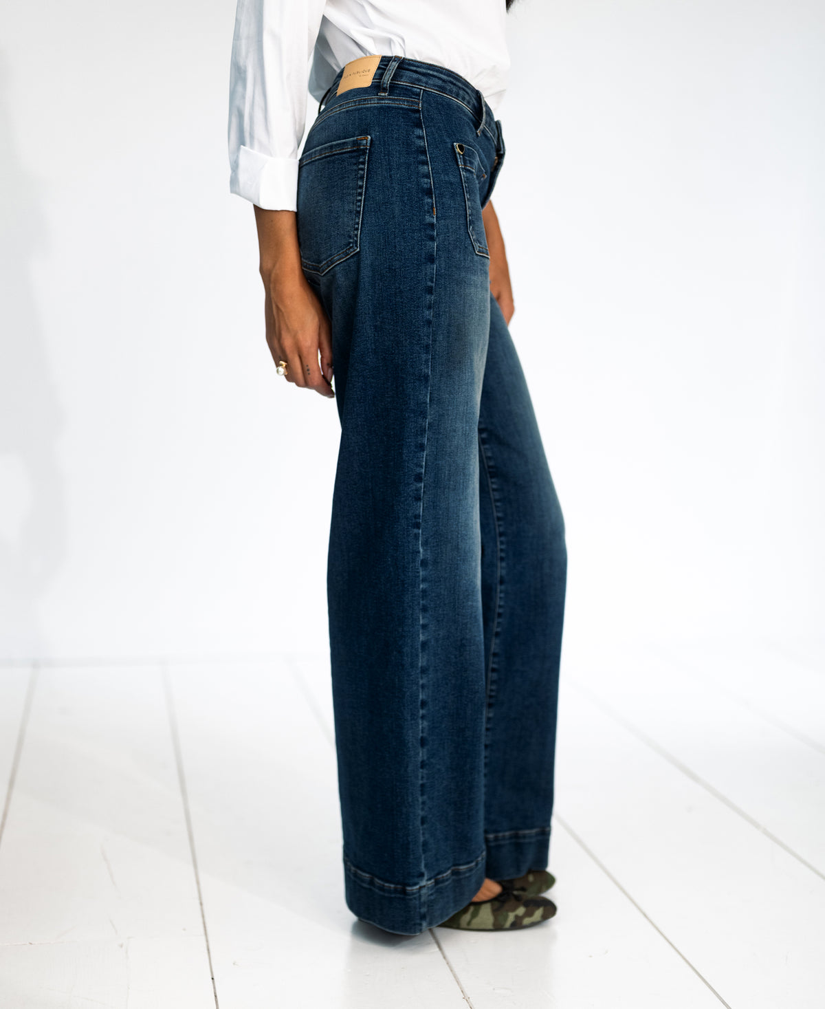 Jeans mit weitem Bein LE CHARLIE Dark Heritage