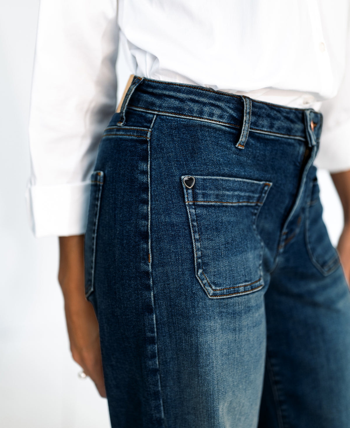 Jeans mit weitem Bein LE CHARLIE Dark Heritage