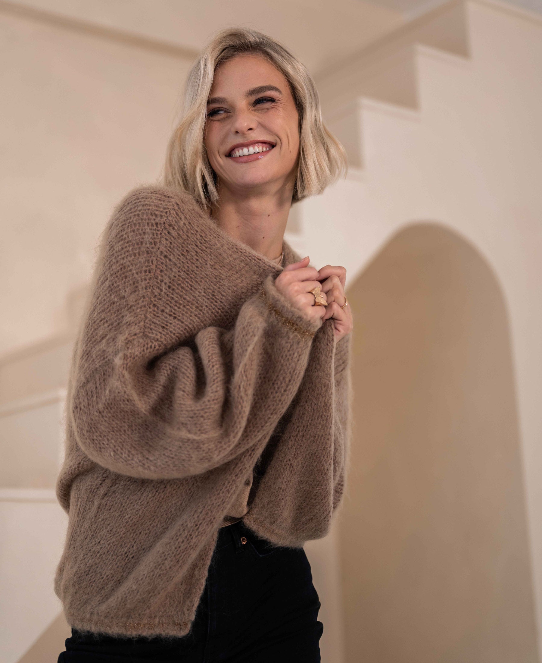 Flauschige Strickjacke LA CHERIE hellbraun
