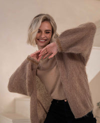 Flauschige Strickjacke LA CHERIE hellbraun