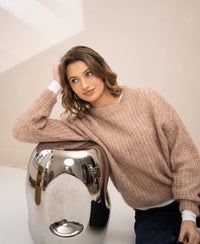 Woman wearing PLEIN PUBLIQUE mohair sweater LA DOUCE in fudge color.