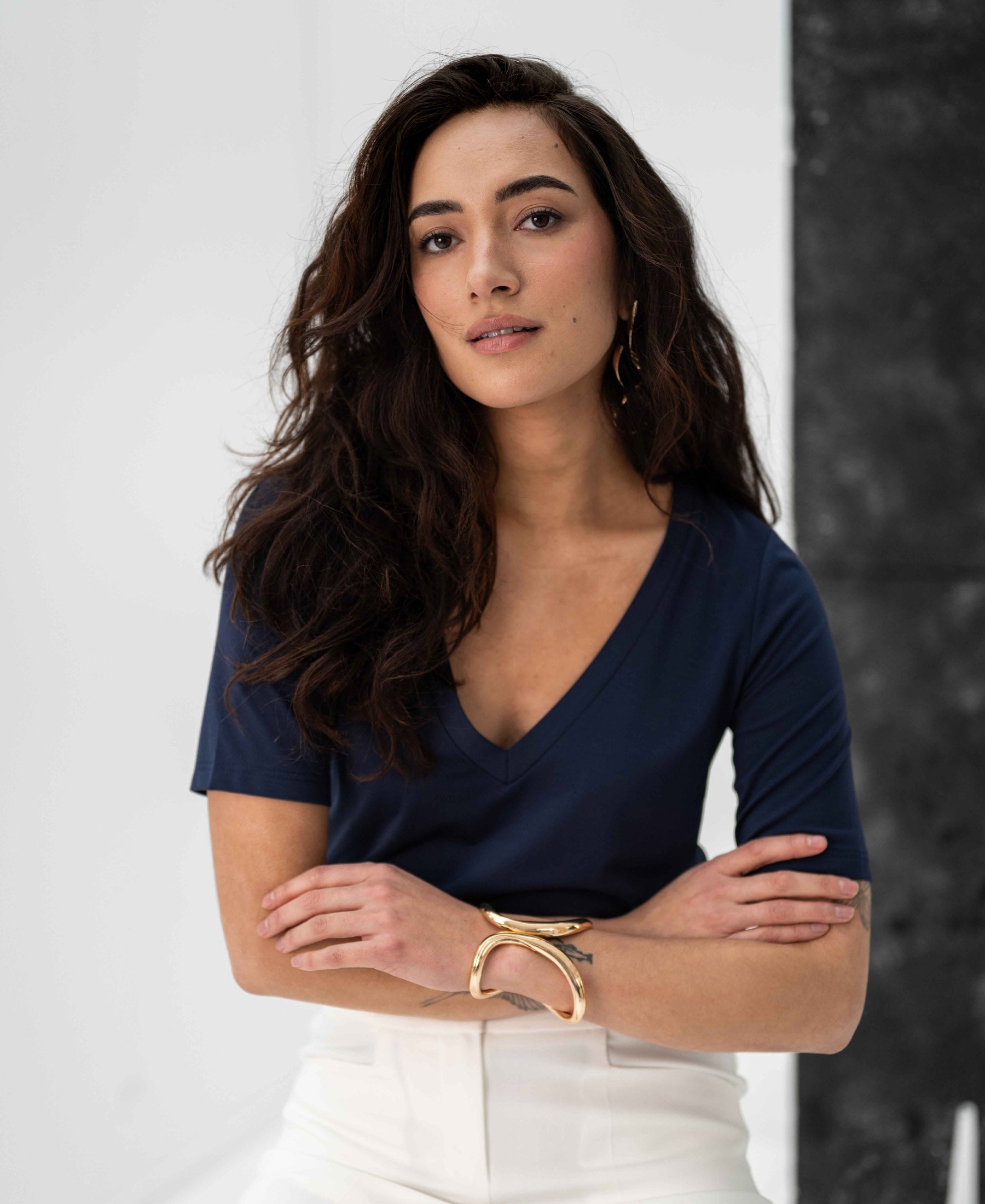 Navy blue PLEIN PUBLIQUE LA VERONIQUE V-neck T-shirt for women.