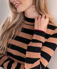 Gestreifter Rollkragenpullover LE JEUDI Schwarz-Chai Tee