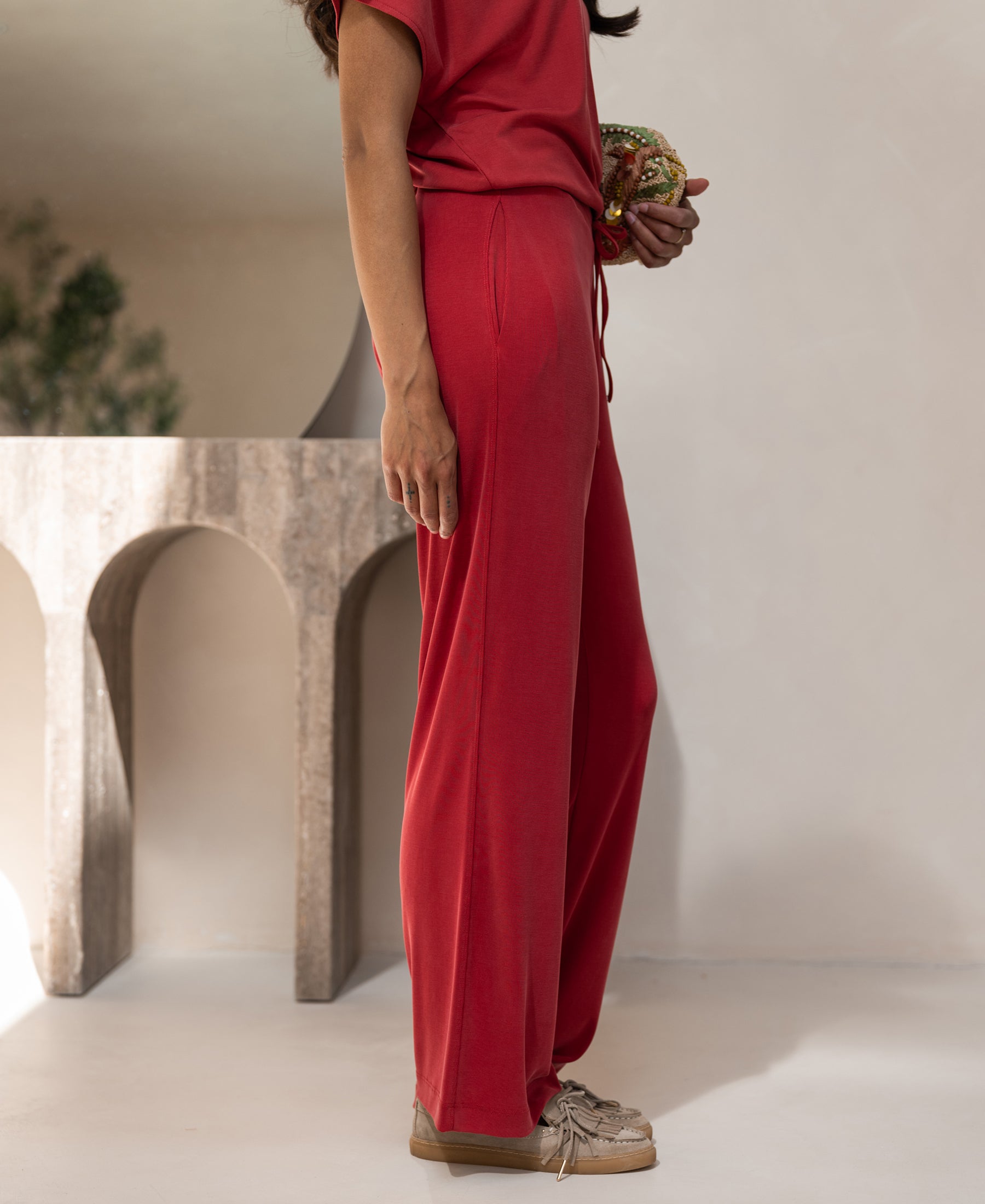 Side view of the Lounge pants LE HUGO Red by PLEIN PUBLIQUE.