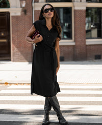 Woman wearing a black PLEIN PUBLIQUE INES Travel polo dress.