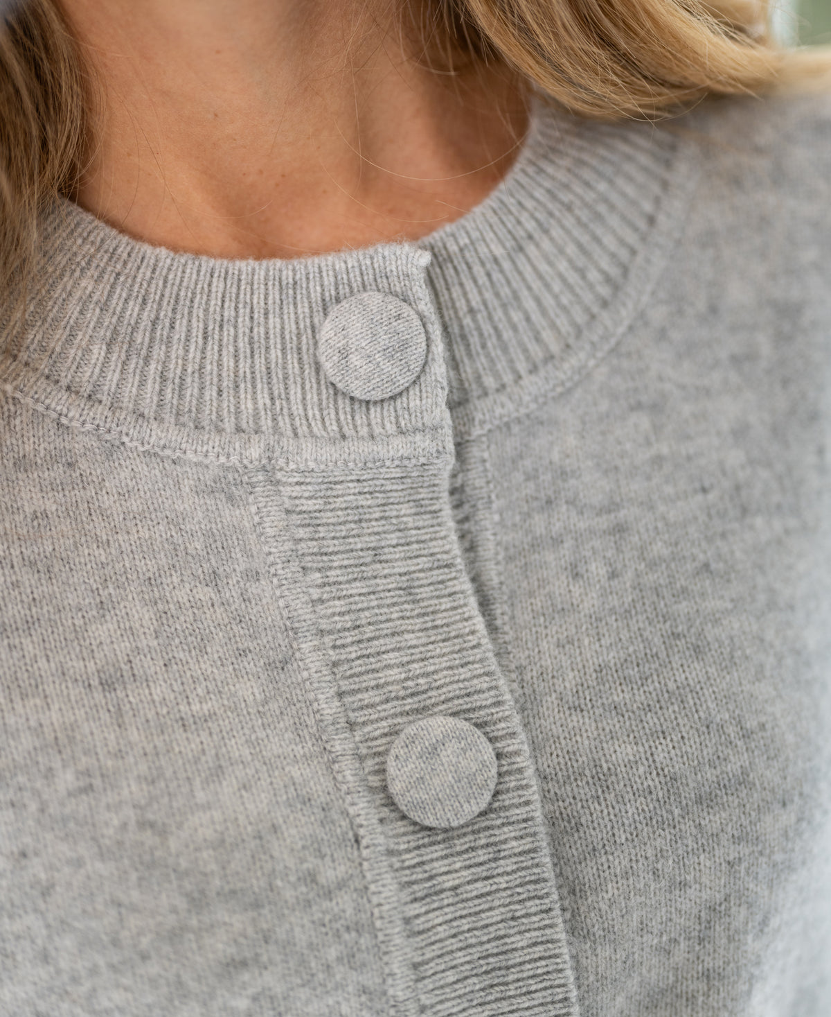 Merino-Strickjacke LA ISABELLE Silbergrau