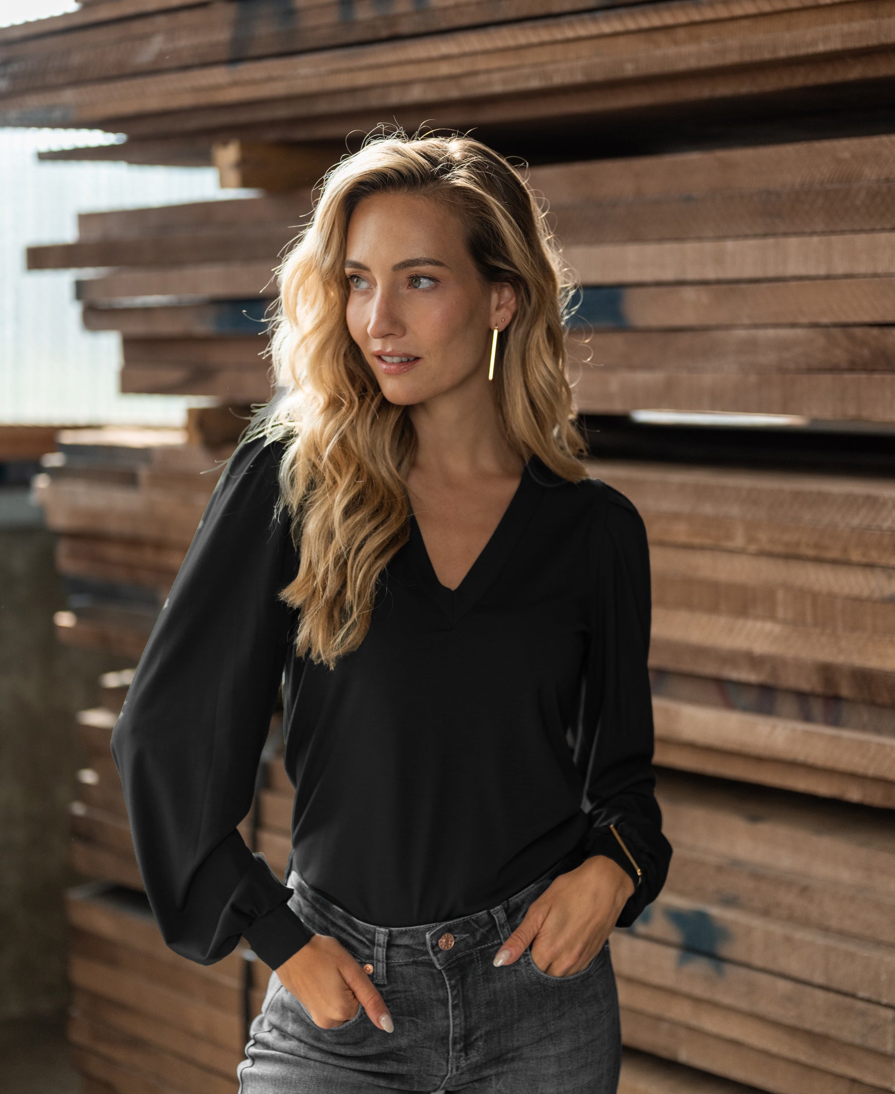 V-neck top LA LIANA Black