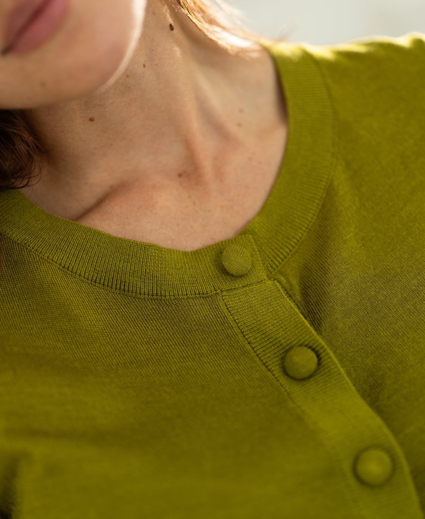 Merinowol zijde vestje LA LORAINE Olijfgroen