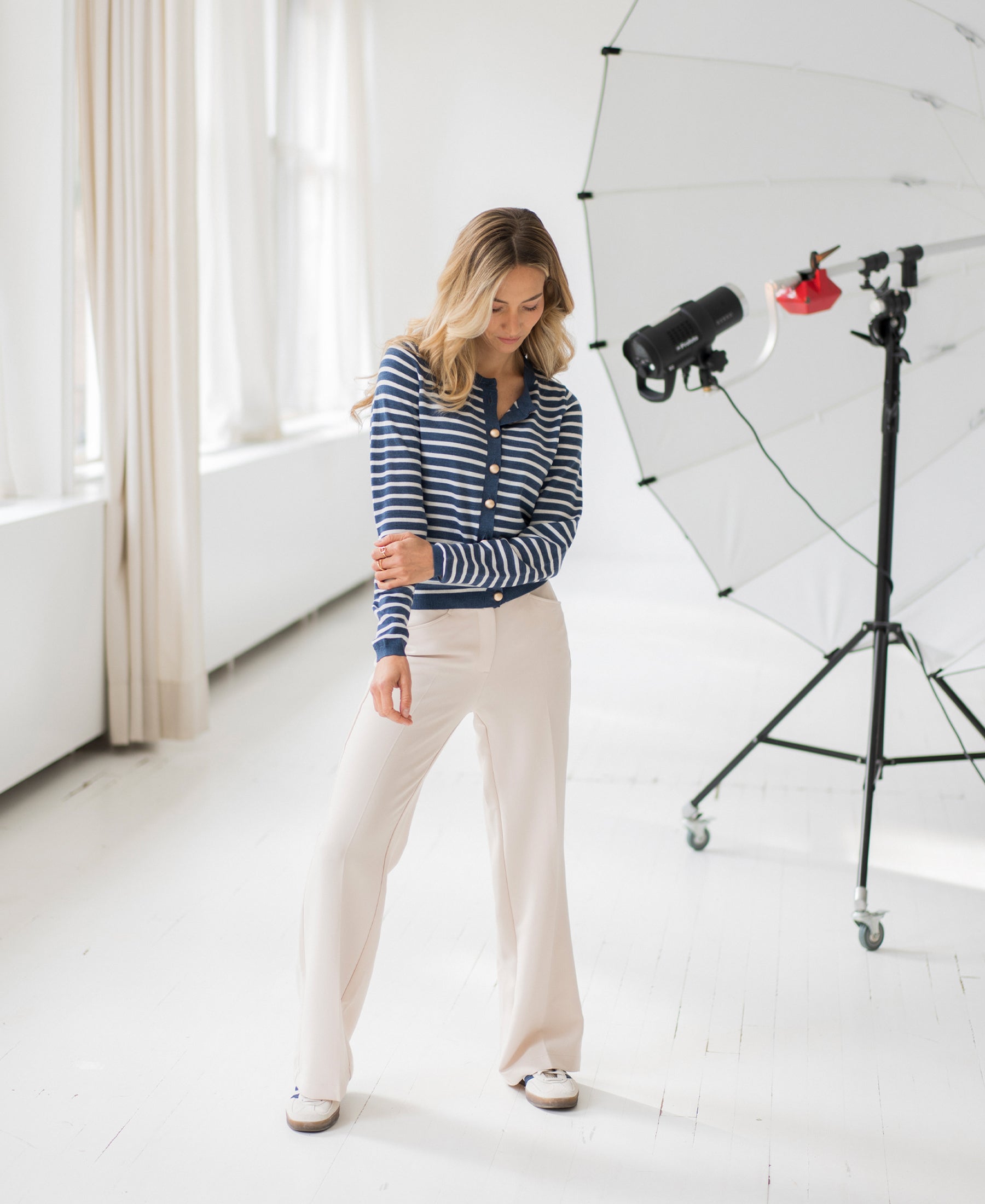 Gestreifter Cardigan LA MONACO Denimblau-Ivory