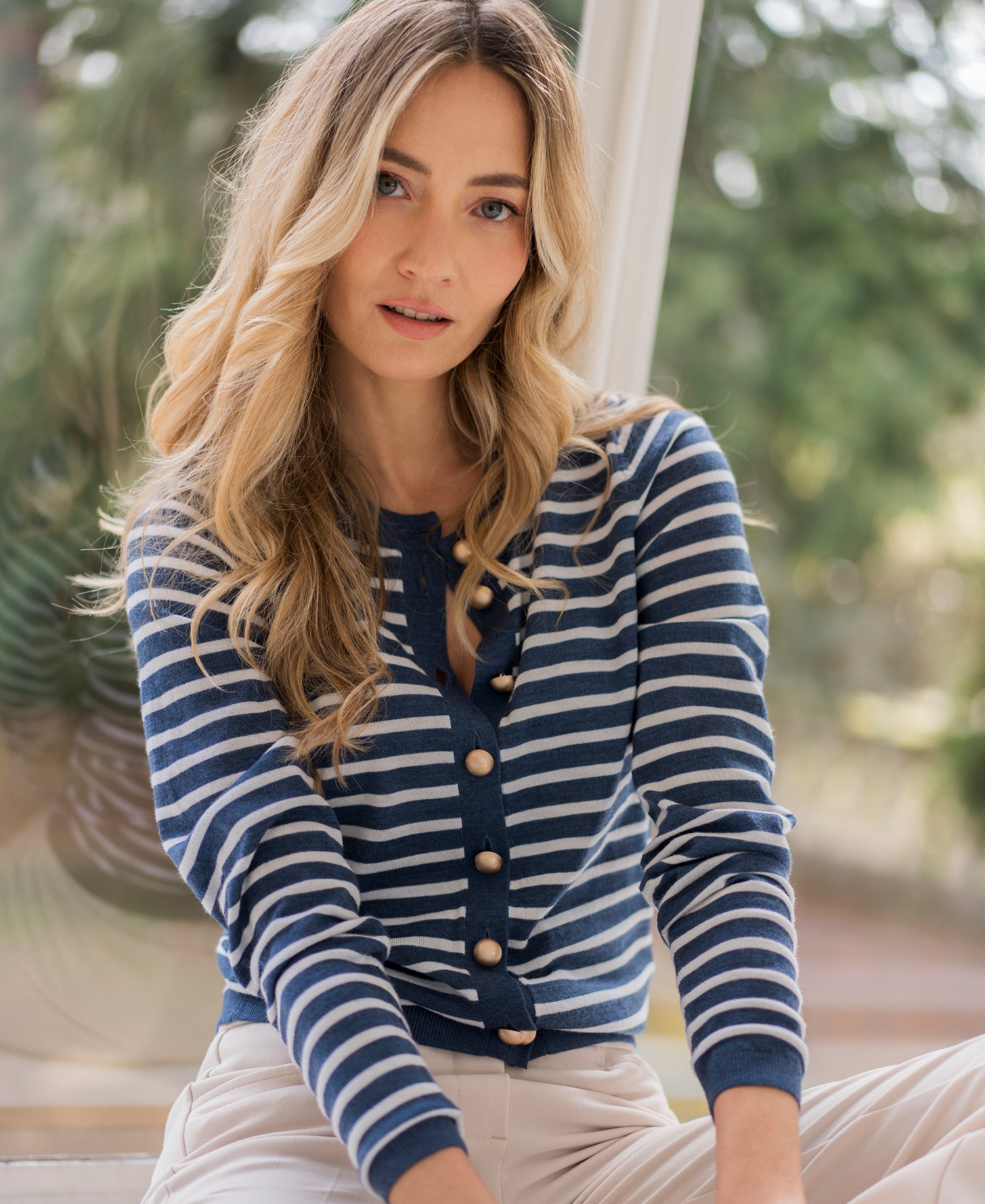 Gestreifter Cardigan LA MONACO Denimblau-Ivory
