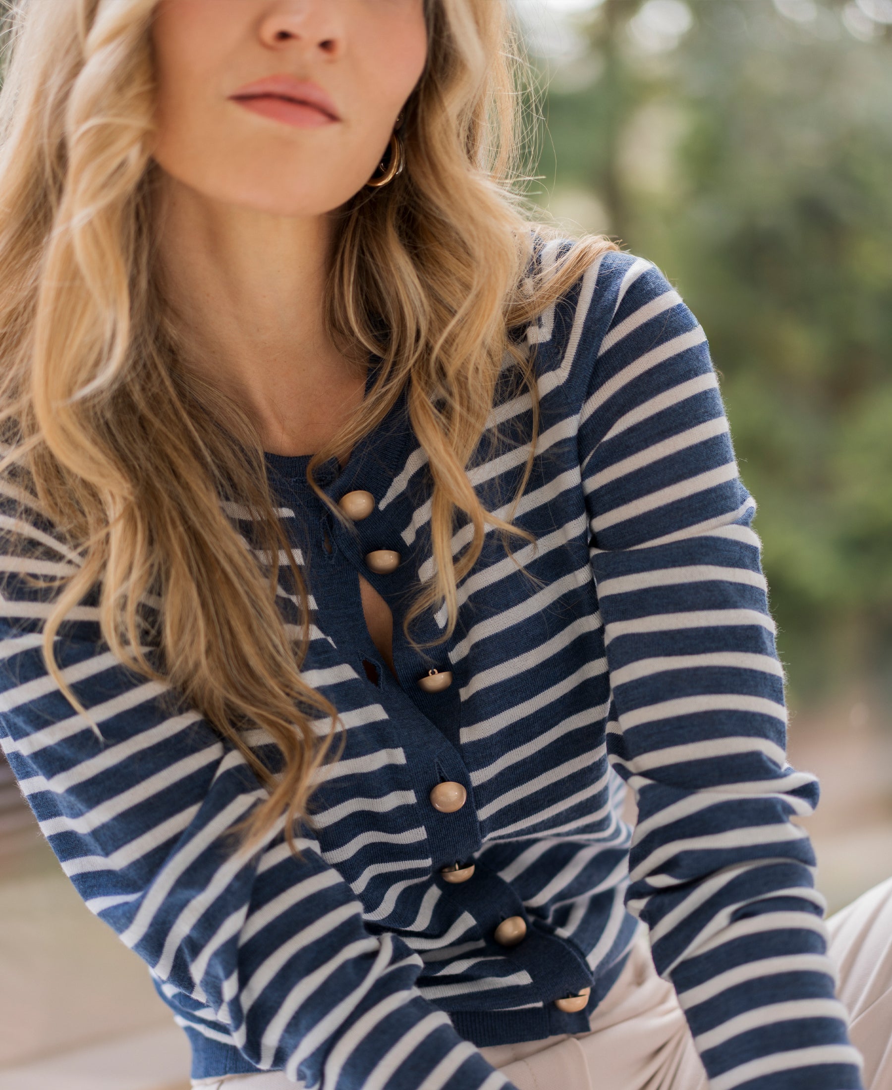 Gestreifter Cardigan LA MONACO Denimblau-Ivory
