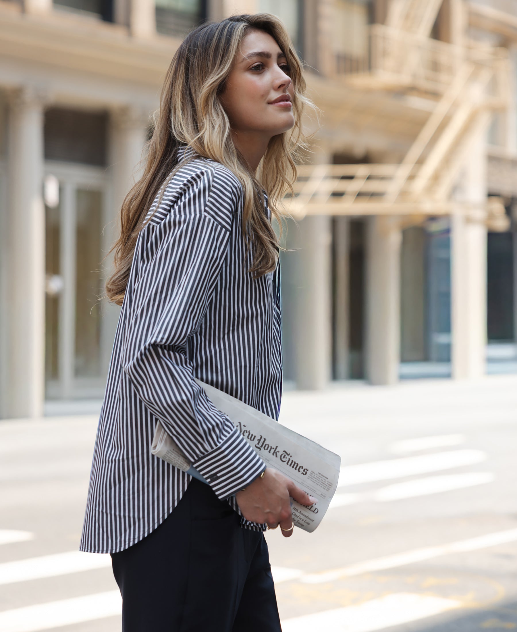 Woman wearing LA PASCALLE blouse from PLEIN PUBLIQUE, oversized fit.