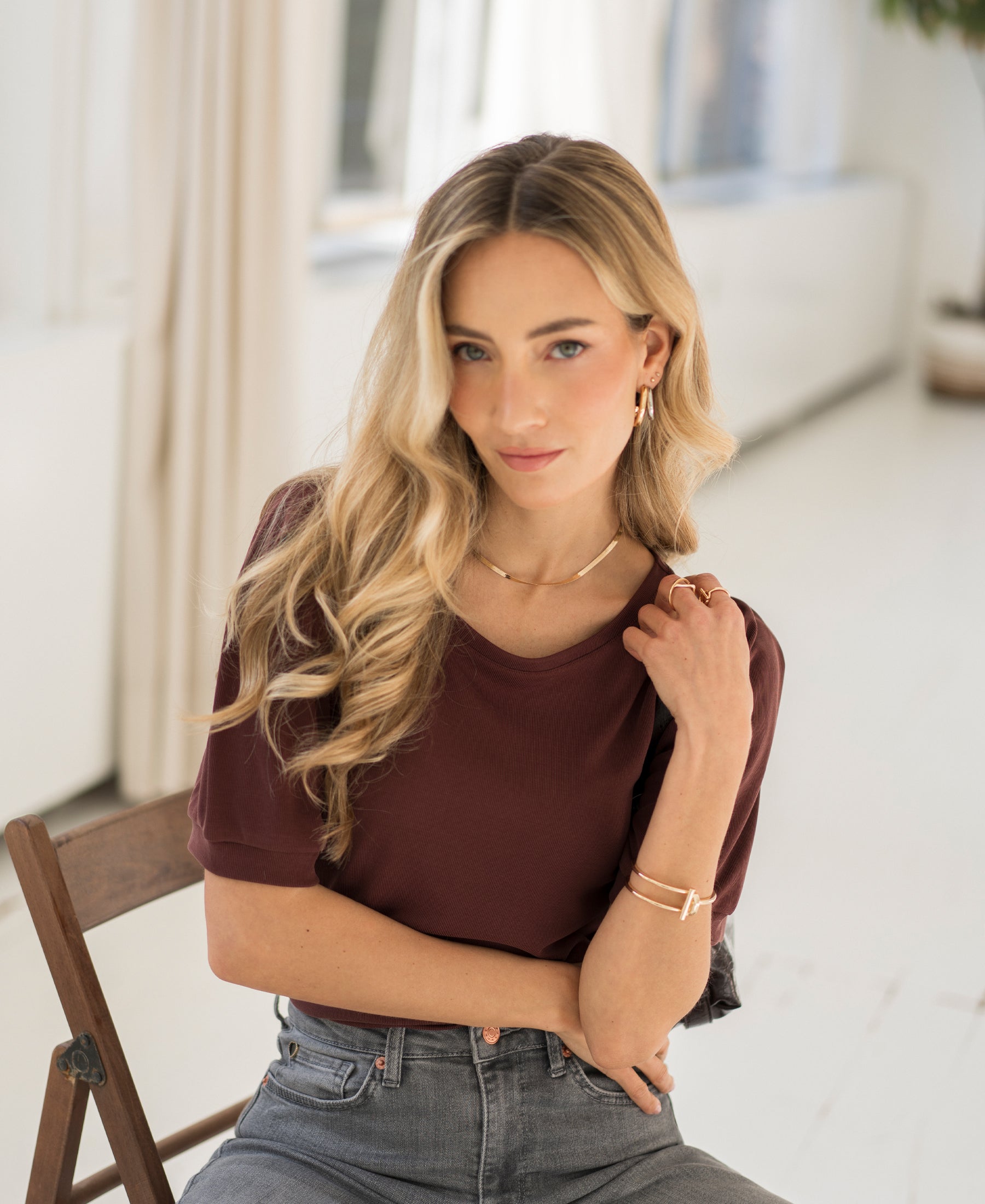 Ribbed cacao brown T-shirt in a bright, softly lit room.