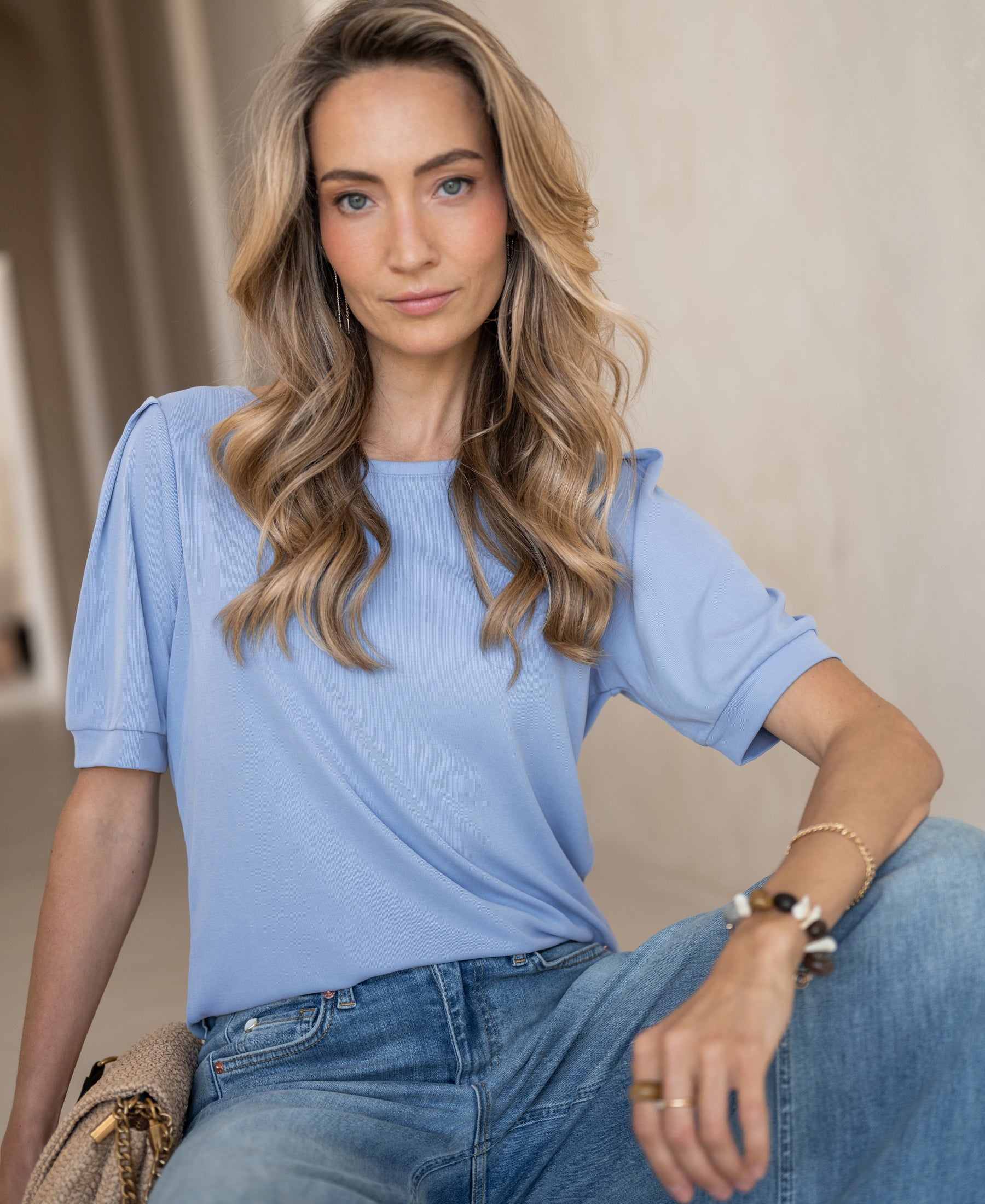 Light blue ribbed T-shirt in cotton, shown on a woman facing the camera.
