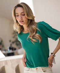 Emerald green ribbed T-shirt by PLEIN PUBLIQUE, LA PHILEINE style, shown indoors in natural light.