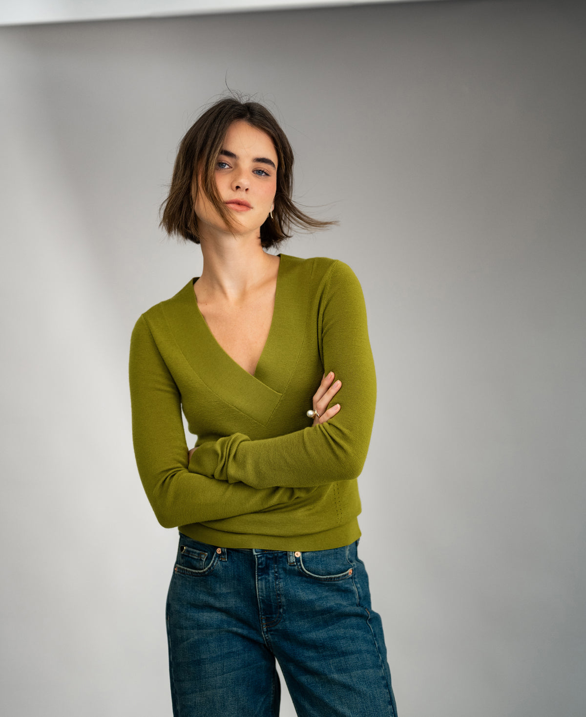 Merino-Pullover mit V-Ausschnitt von LA PHILOU Hell-Olivgrün