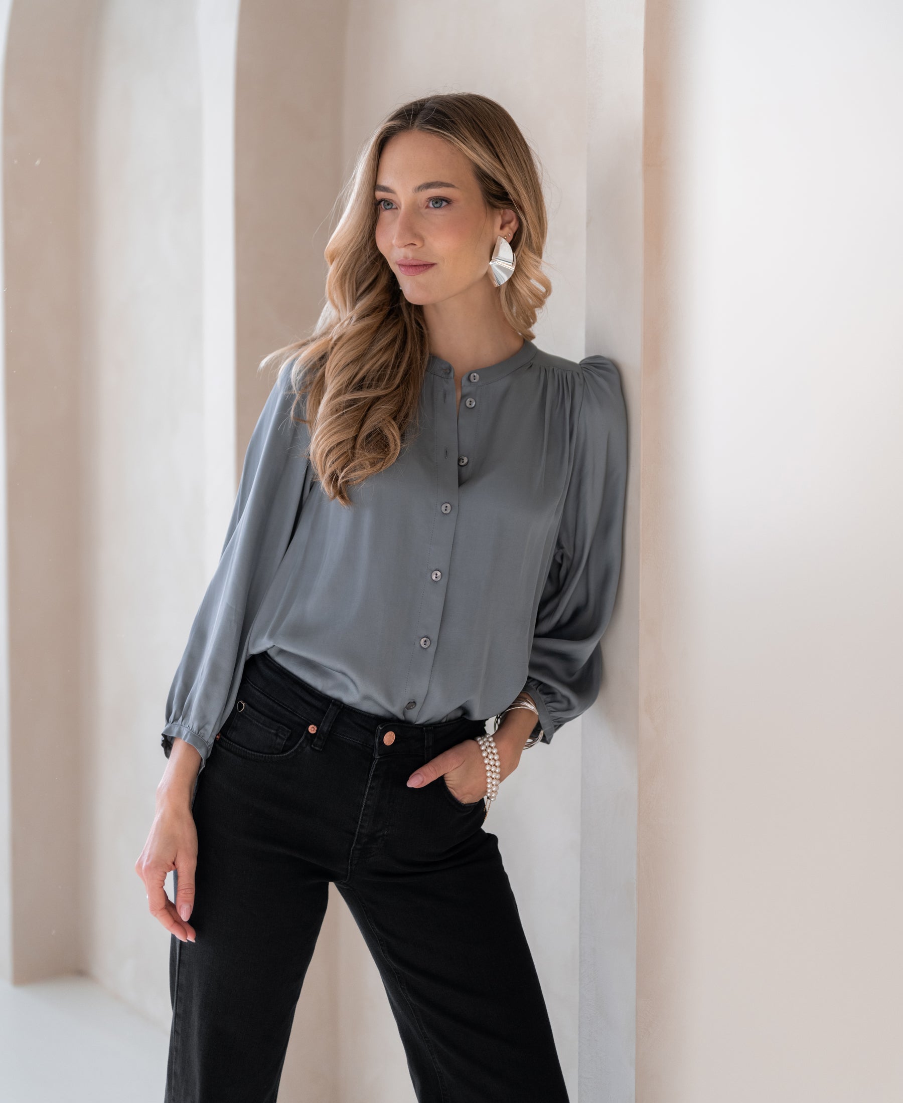 Satinbluse LA RAVA Grau